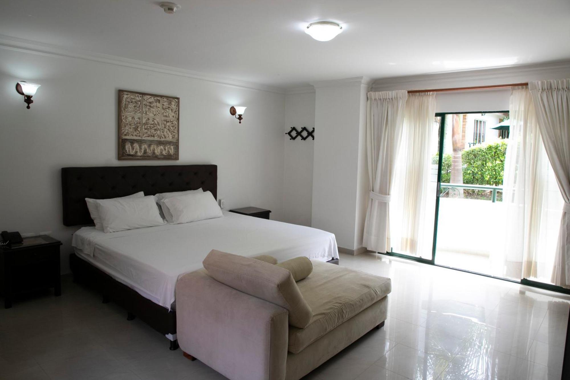 Standard Suite,1545116653:JPEG