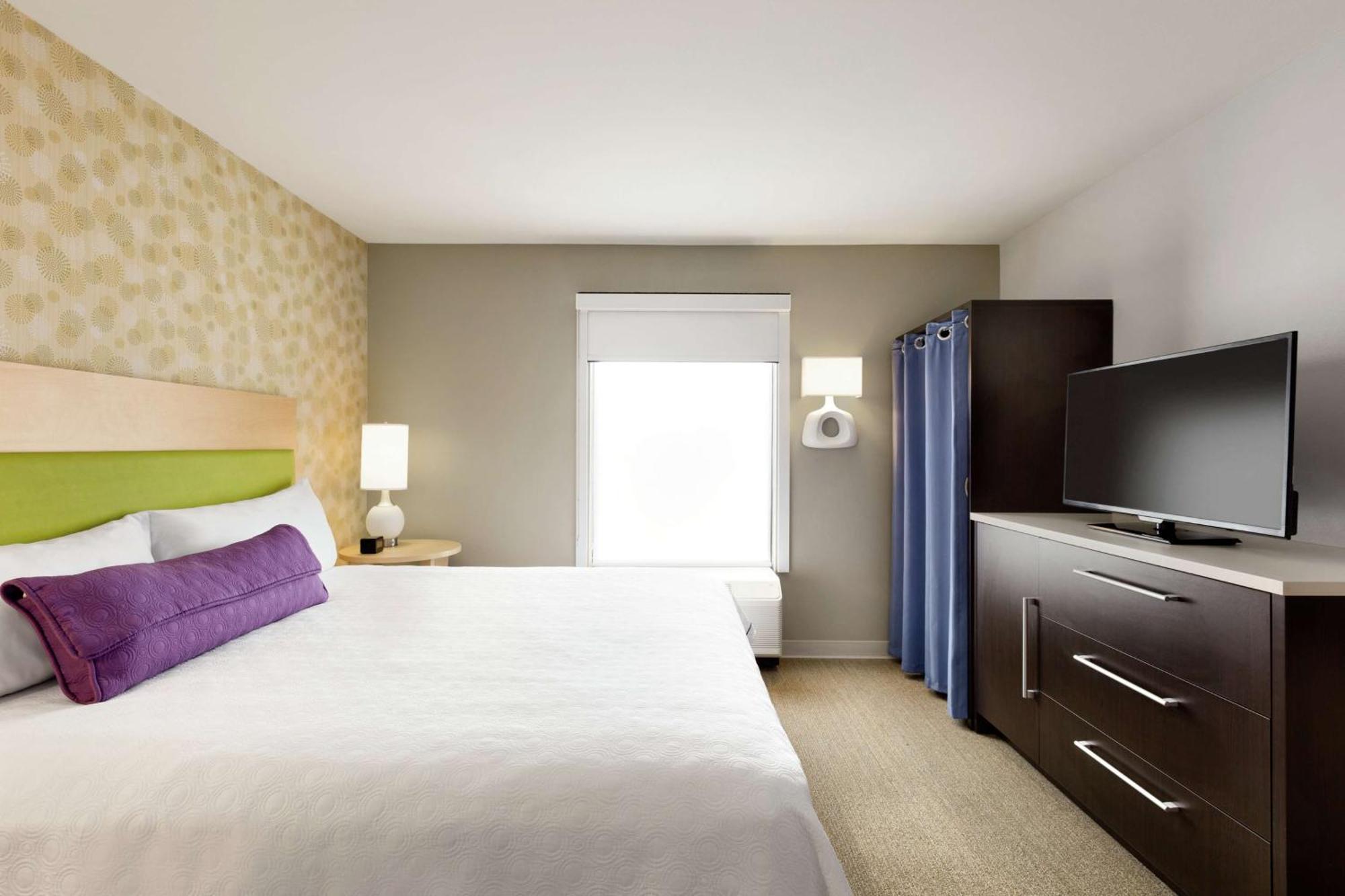 One-Bedroom King Suite - Non-Smoking,1546967857:JPEG