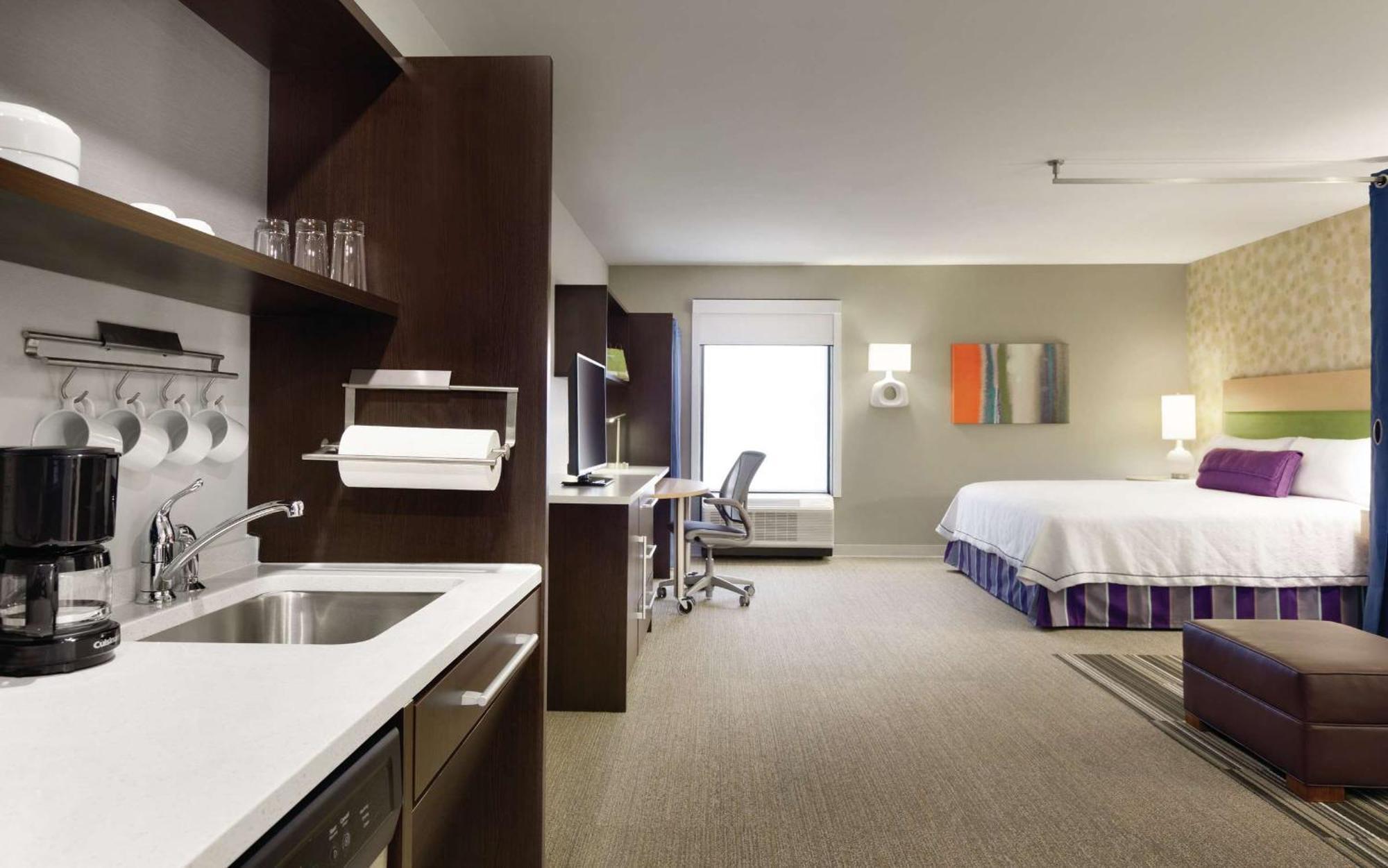 King Studio with Roll-In Shower - Disability Access/Non-Smoking,1546967884:JPEG