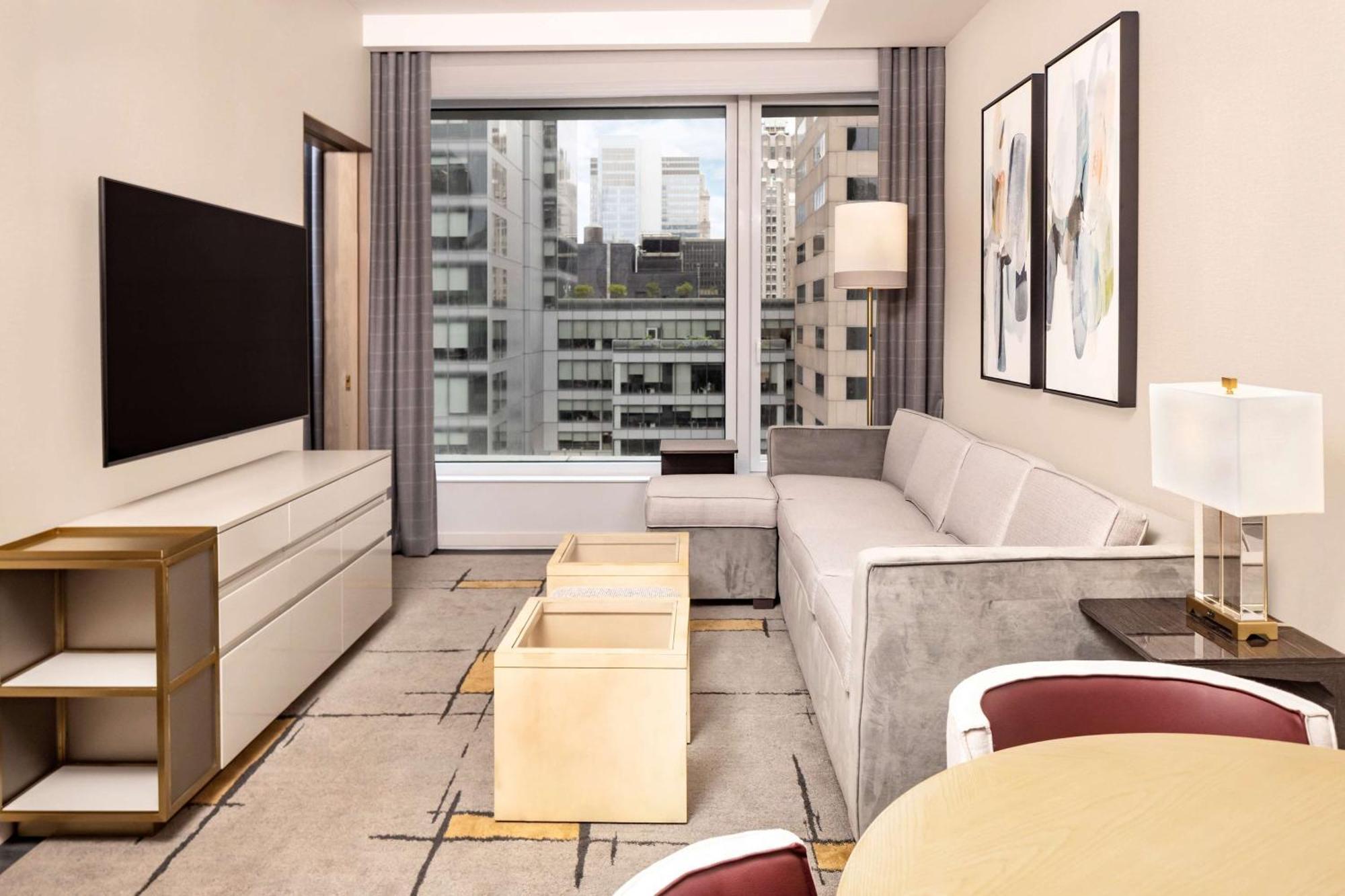 One-Bedroom Premier King Suite with Sofa Bed,1551297061:JPEG