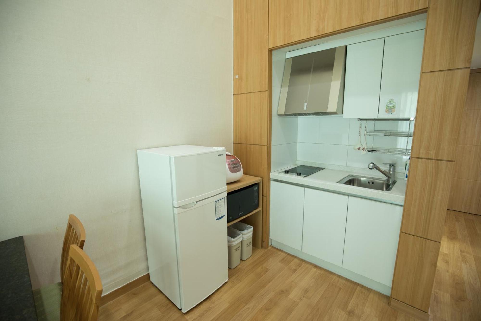 Standard Studio Twin Tower Condominium,1551339130:JPEG