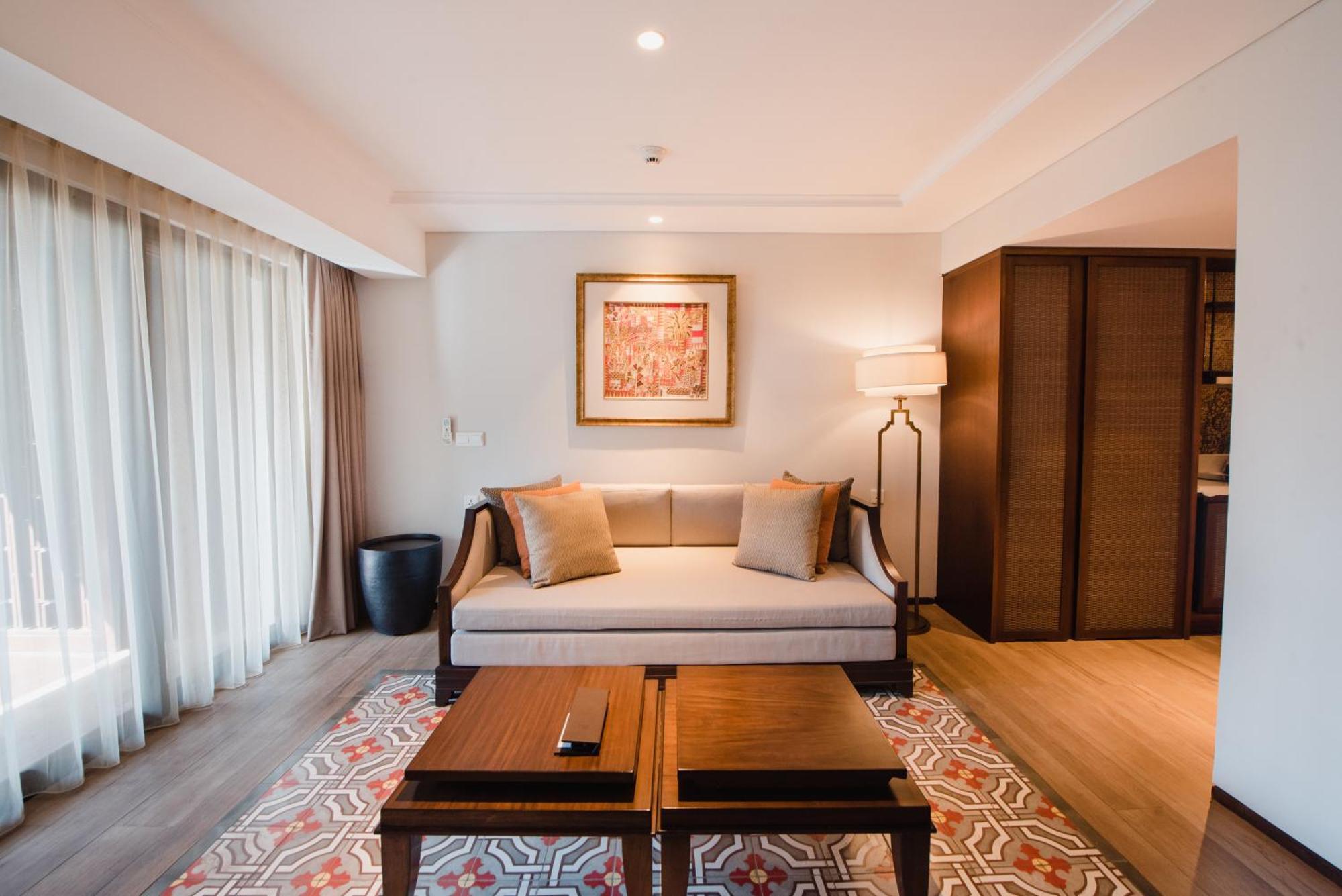 One-Bedroom Prestige Suite with Daily Afternoon Tea and Club Lounge Access,1551760492:JPEG