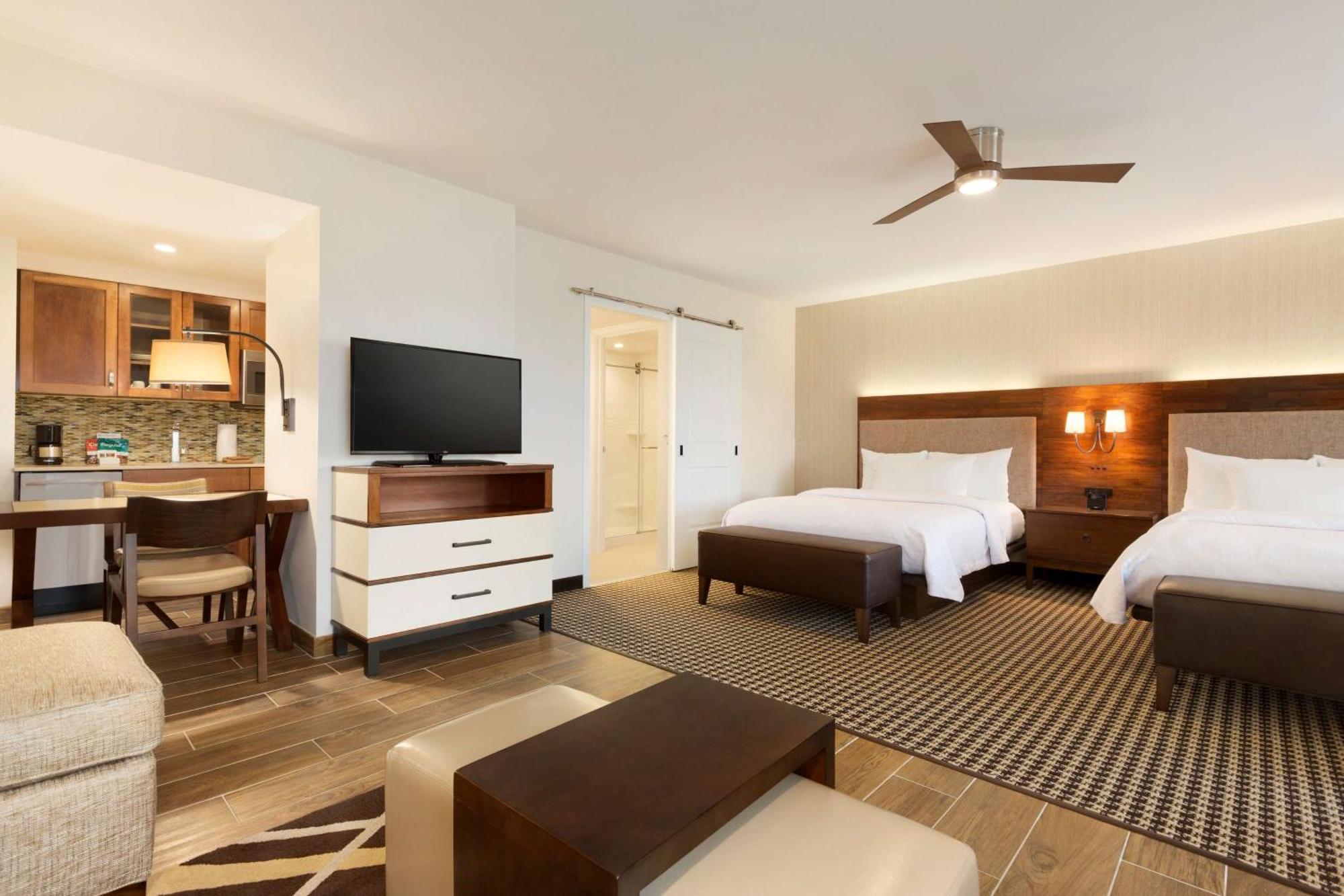 Queen Studio Two Queen Beds Non-Smoking,1551962788:JPEG