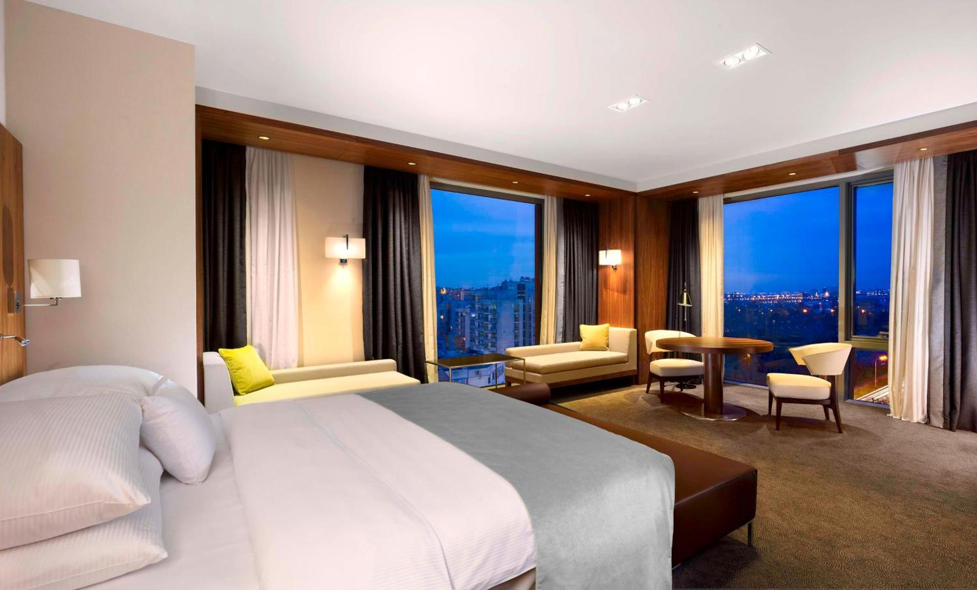 King Corner Suite,1552465447:JPEG