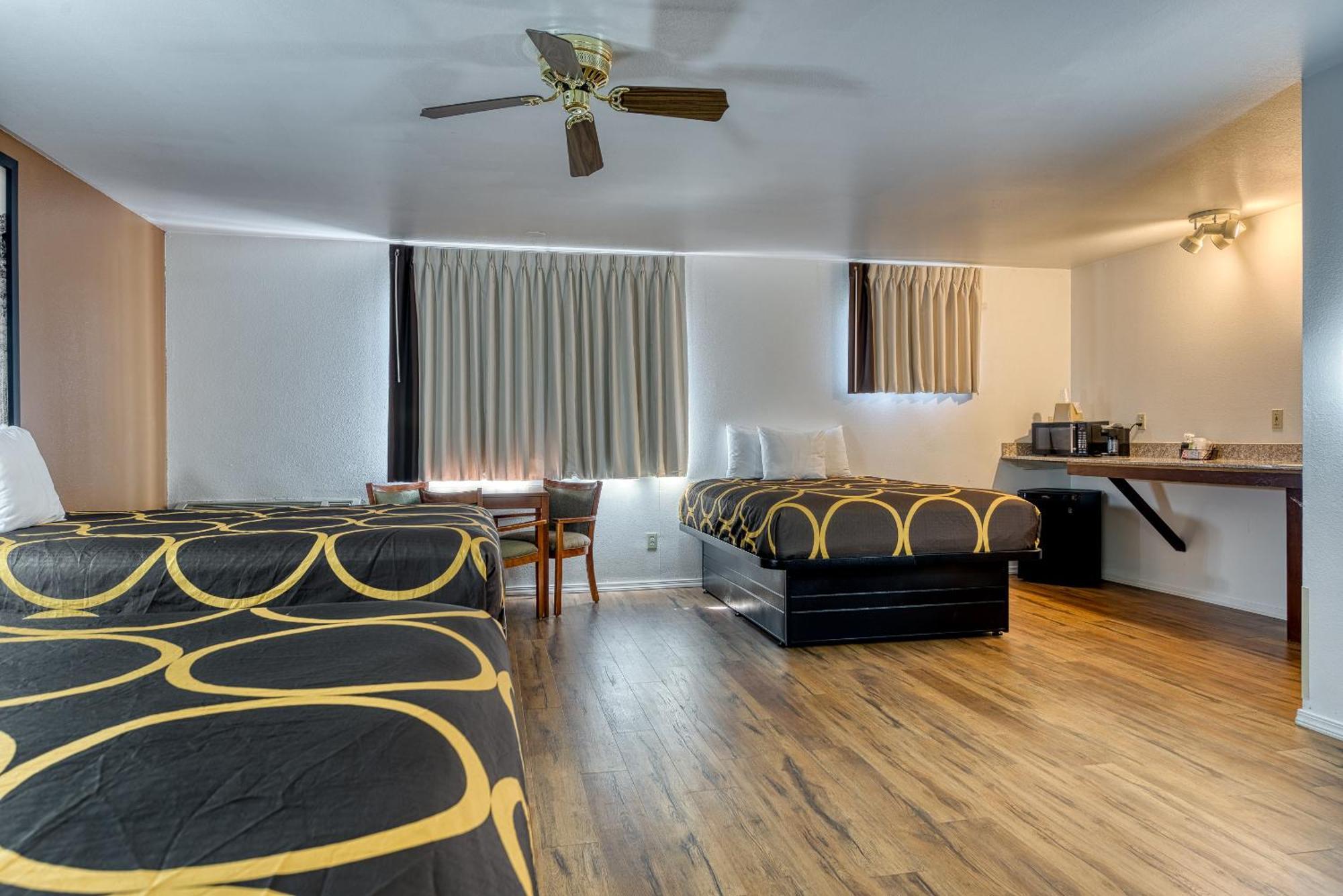 Suite with Three Queen Beds - Non-Smoking,1588109353:JPEG