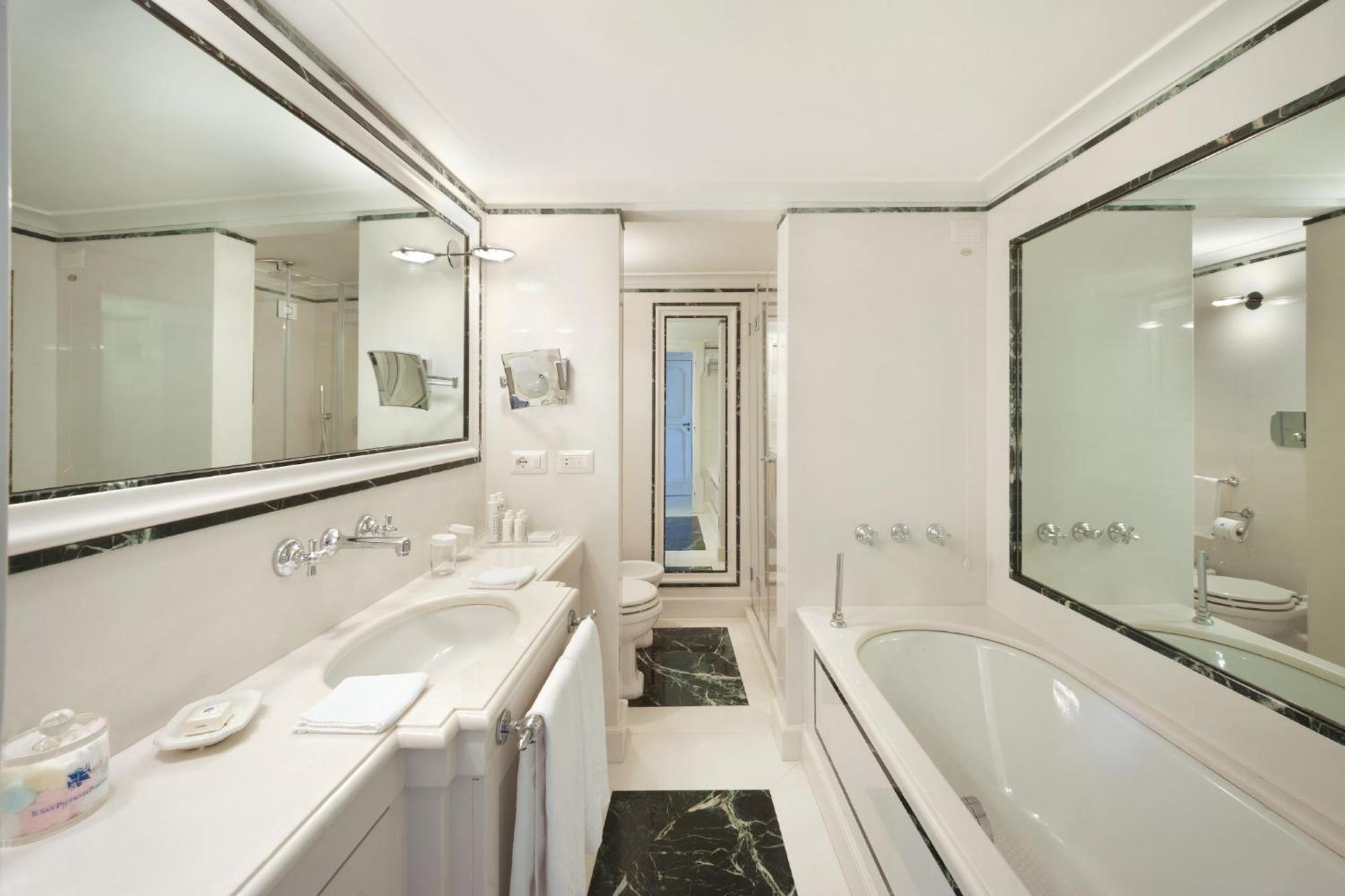 Deluxe Superior Double Room with Sea View,1554094750:JPEG