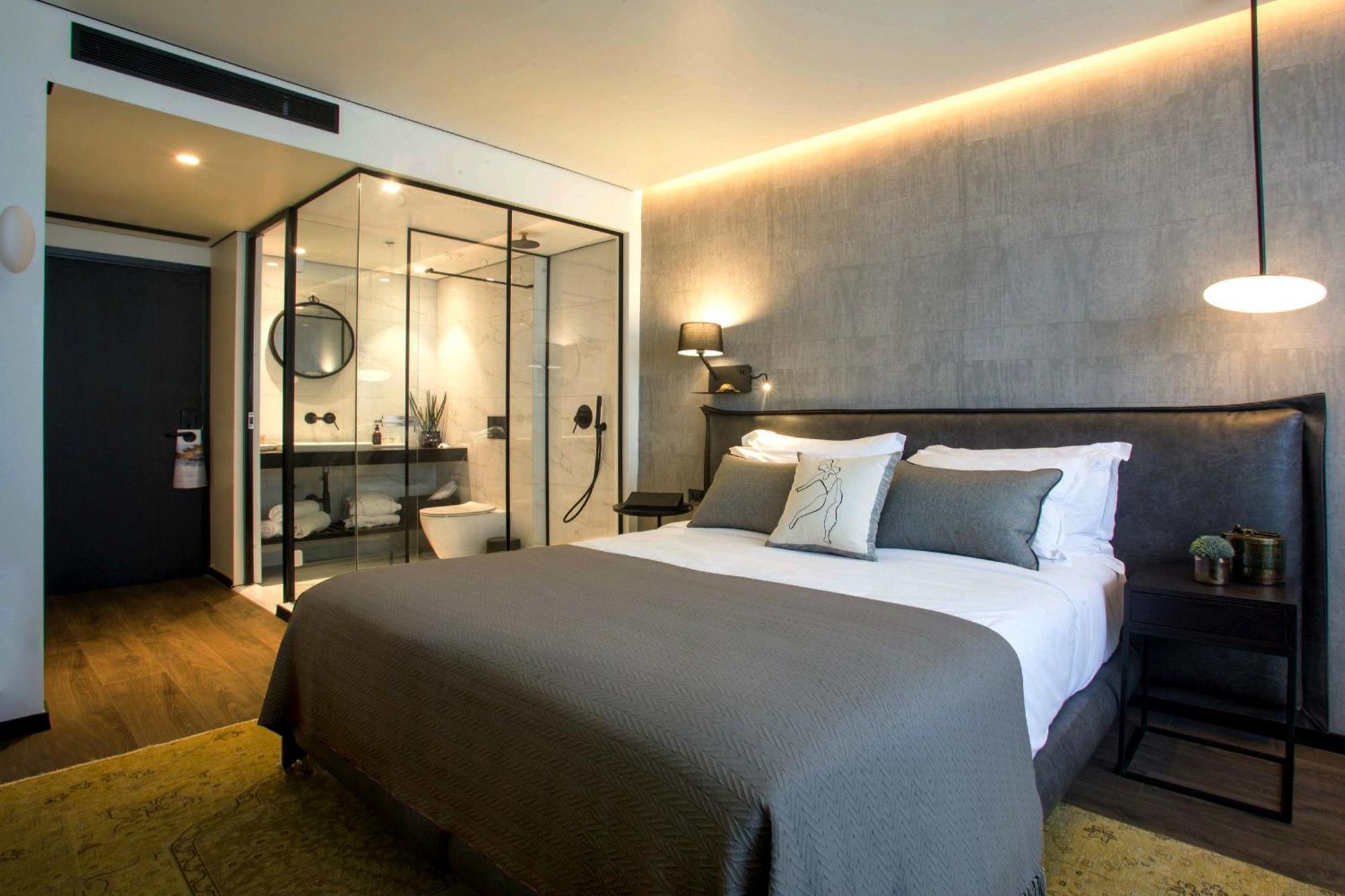 Superior Room,1554162451:JPEG