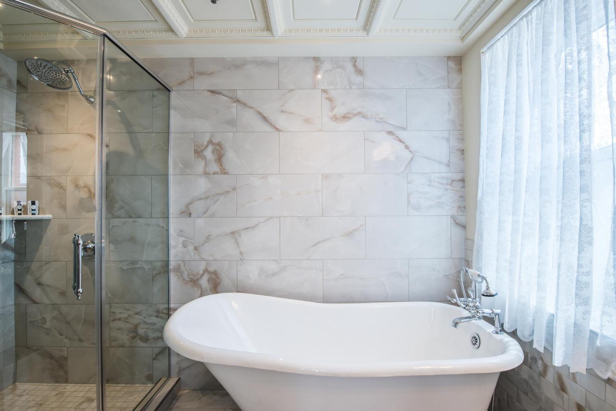 Grand Queen Room,1558894993:JPEG