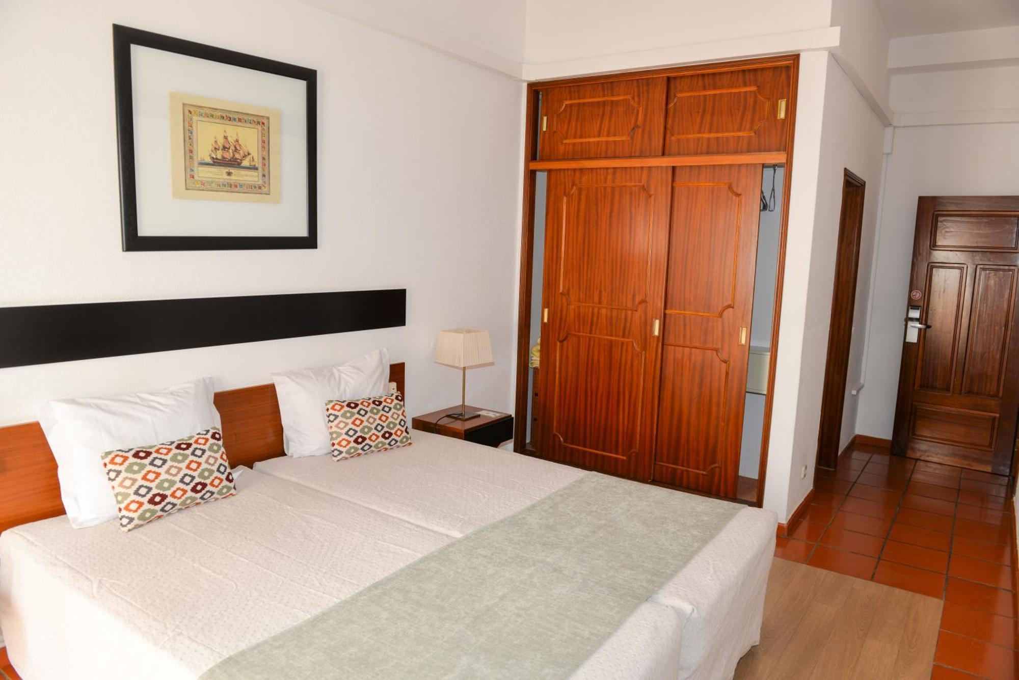 Deluxe Double Room (2 Adults + 1 Child),1562931073:JPEG