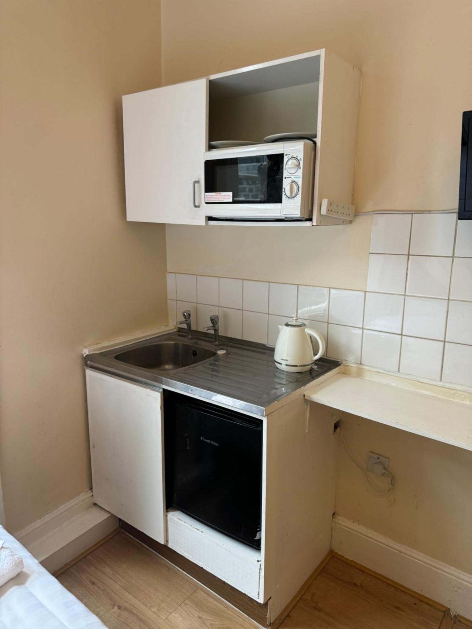 Triple Room Bathroom,1563360376:JPEG