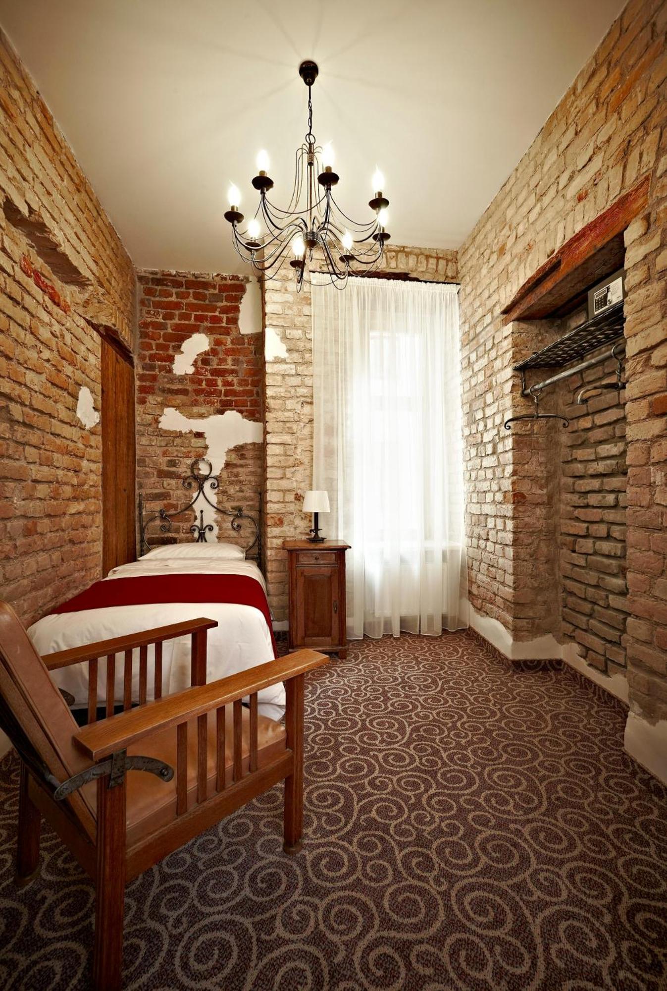 Single Room,1580407061:JPEG