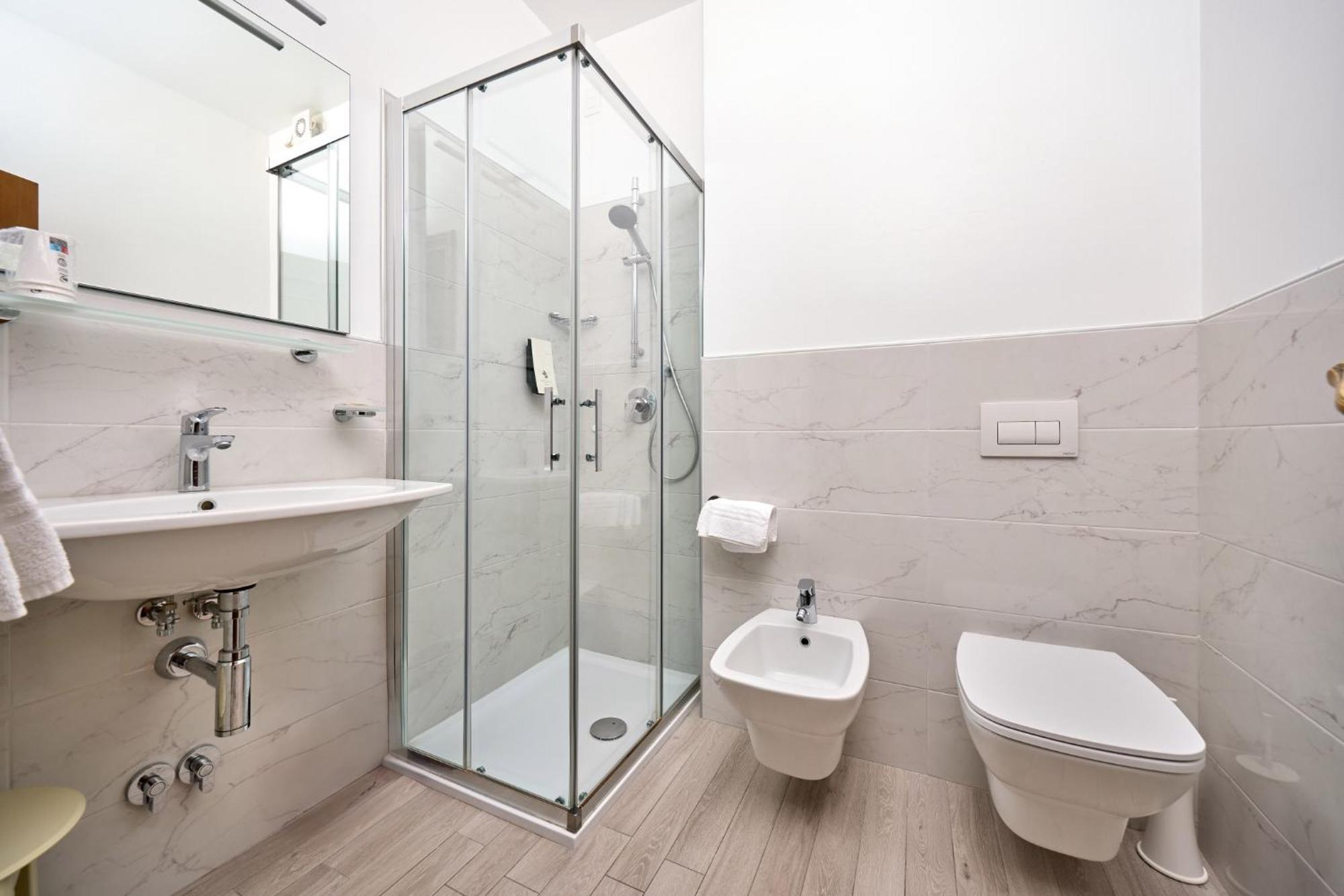Double or Twin Room with Lake View,1583069772:JPEG