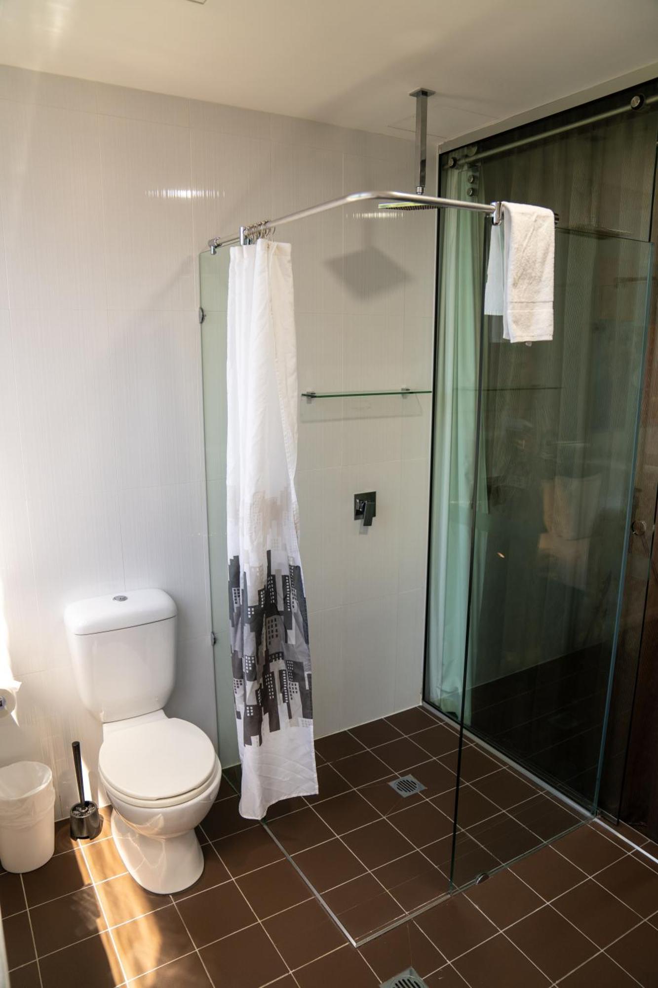 Twin Room,1585481884:JPEG