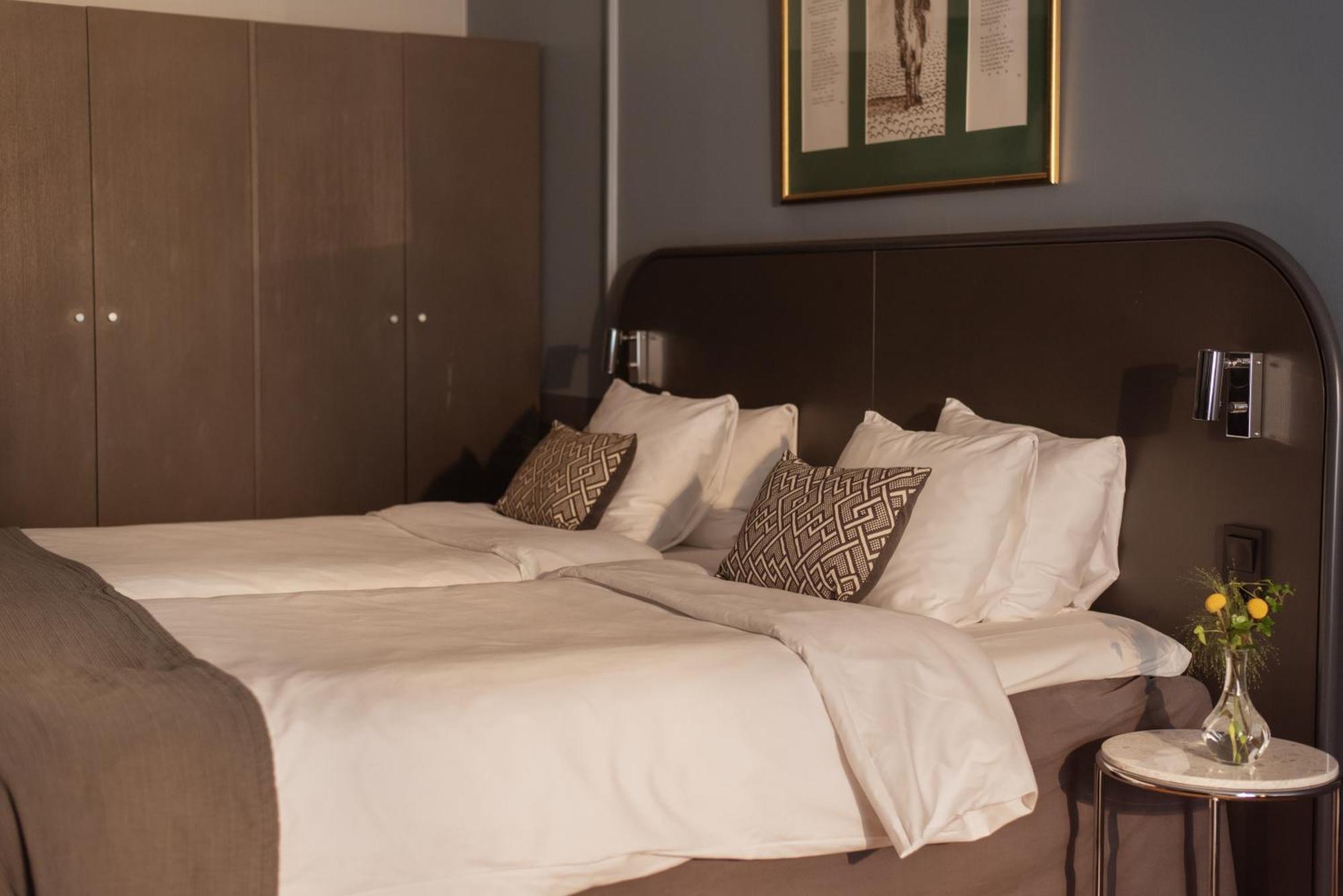 Deluxe Room,1589558460:JPEG