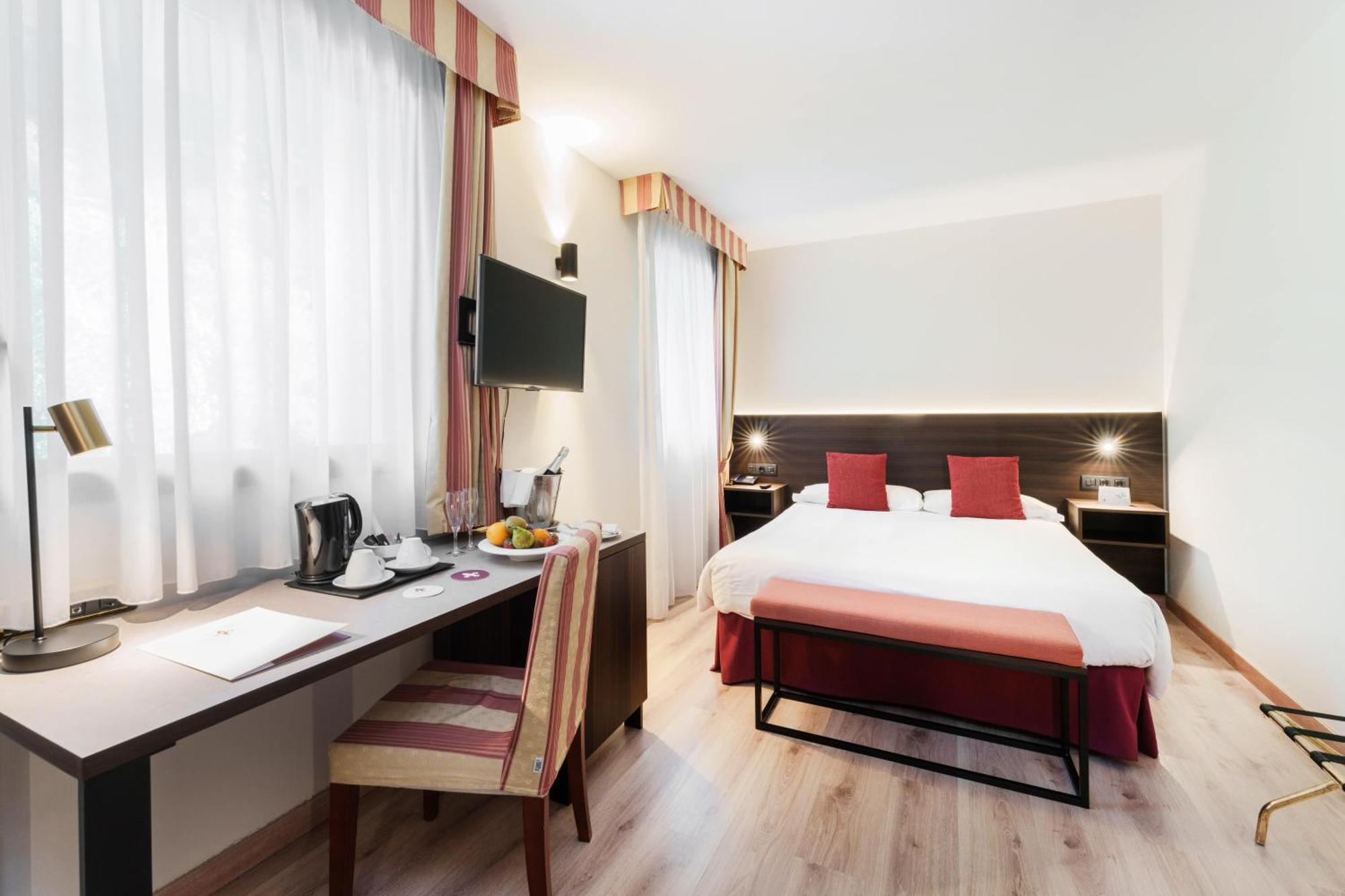 Deluxe Double Room,1591233355:JPEG