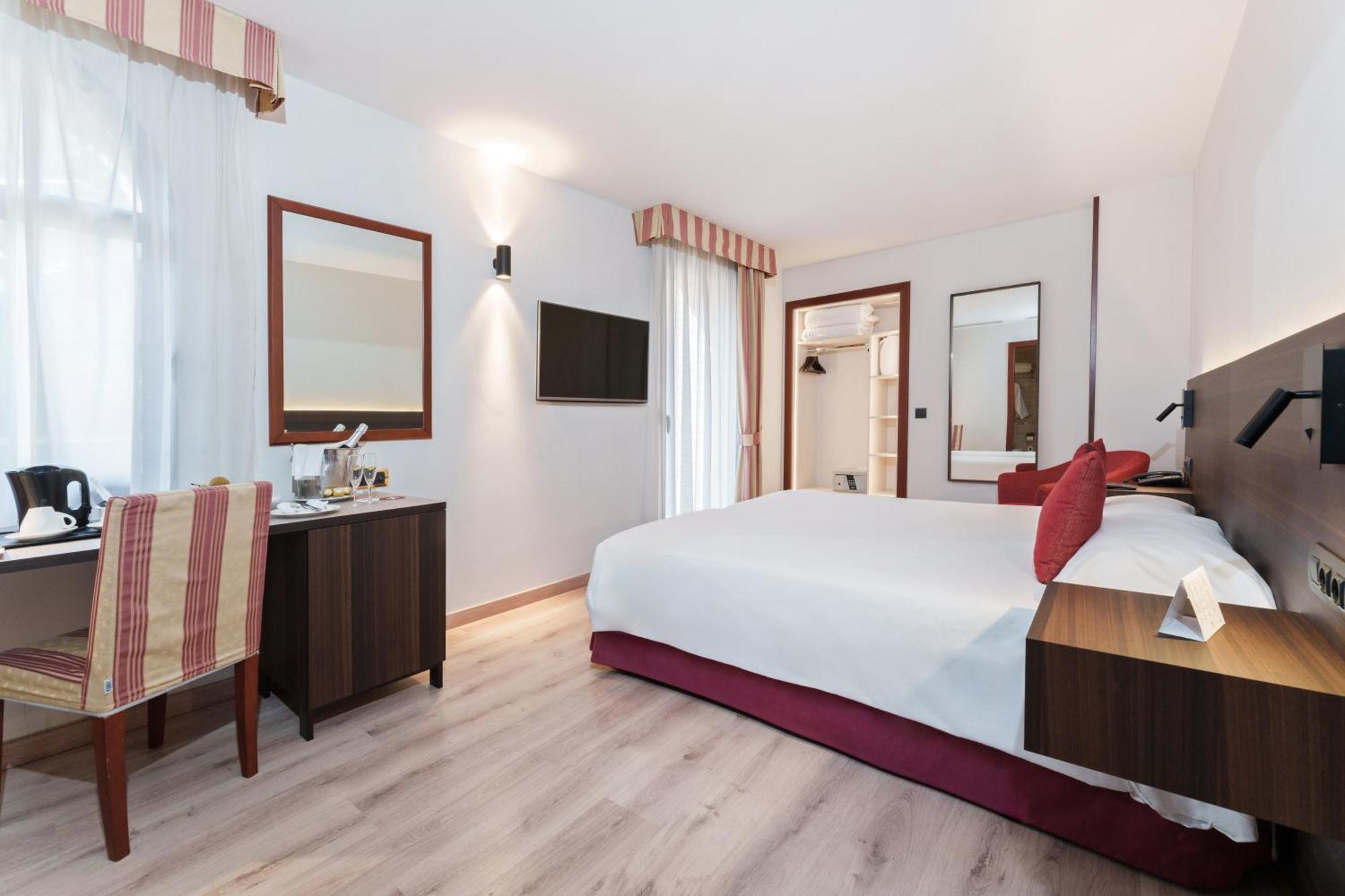 Twin Room,1591233358:JPEG