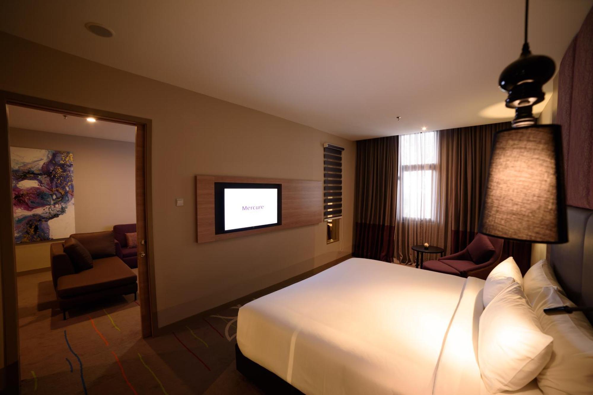 Executive Queen Suite Sofa,749704868:JPEG
