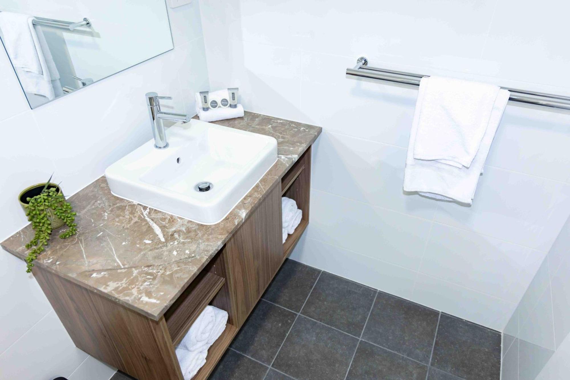 Two-Bedroom Apartment,1593701768:JPEG