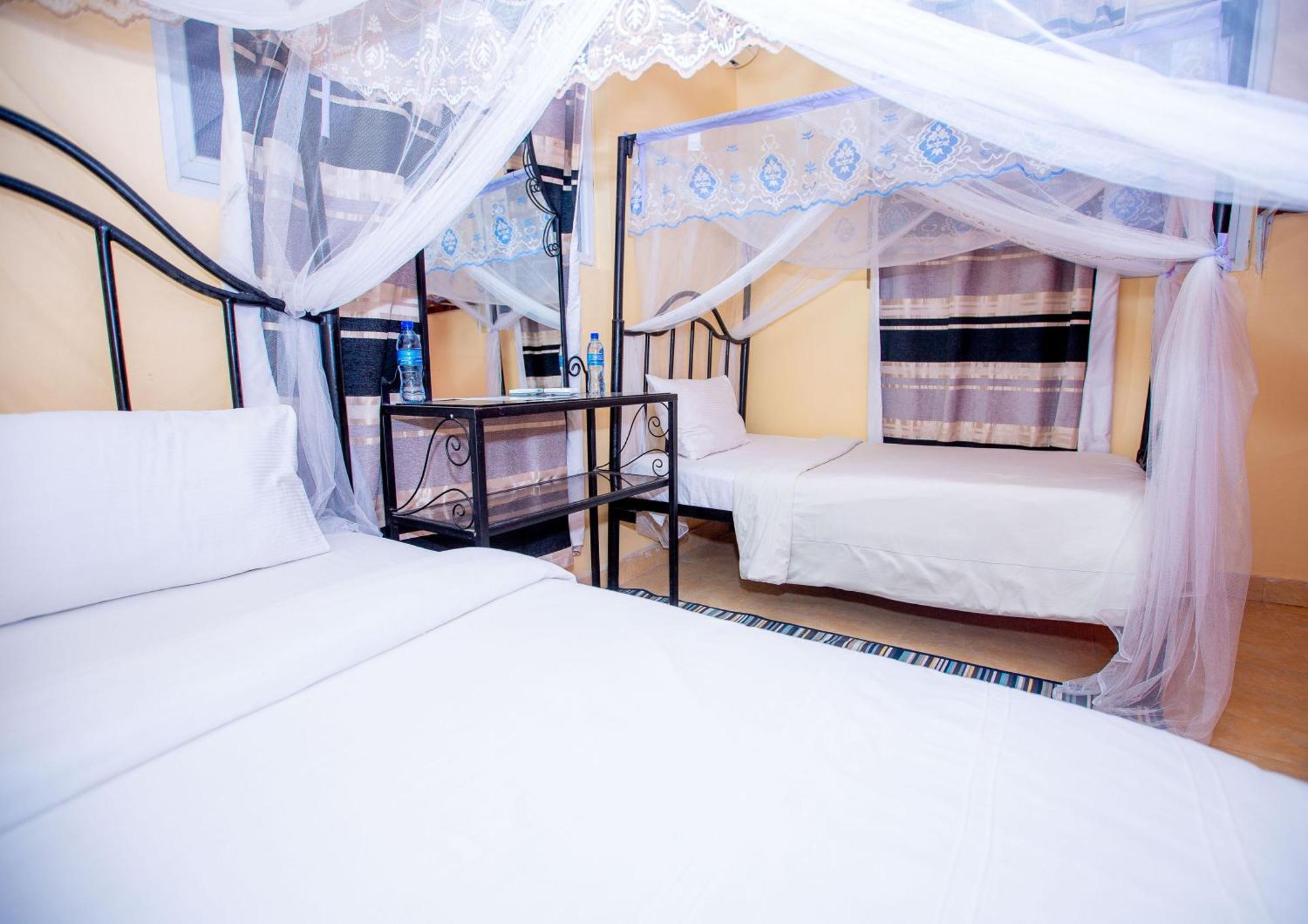 Standard Twin Room with Shared Bathroom,1597831231:JPEG