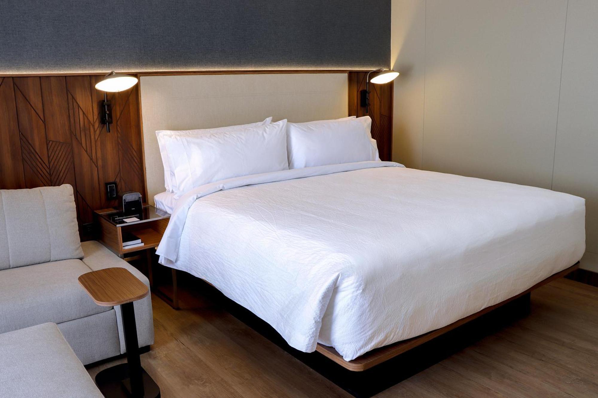 Corner Room, Guest room, 1 King, City view, Corner room,1598899496:JPEG