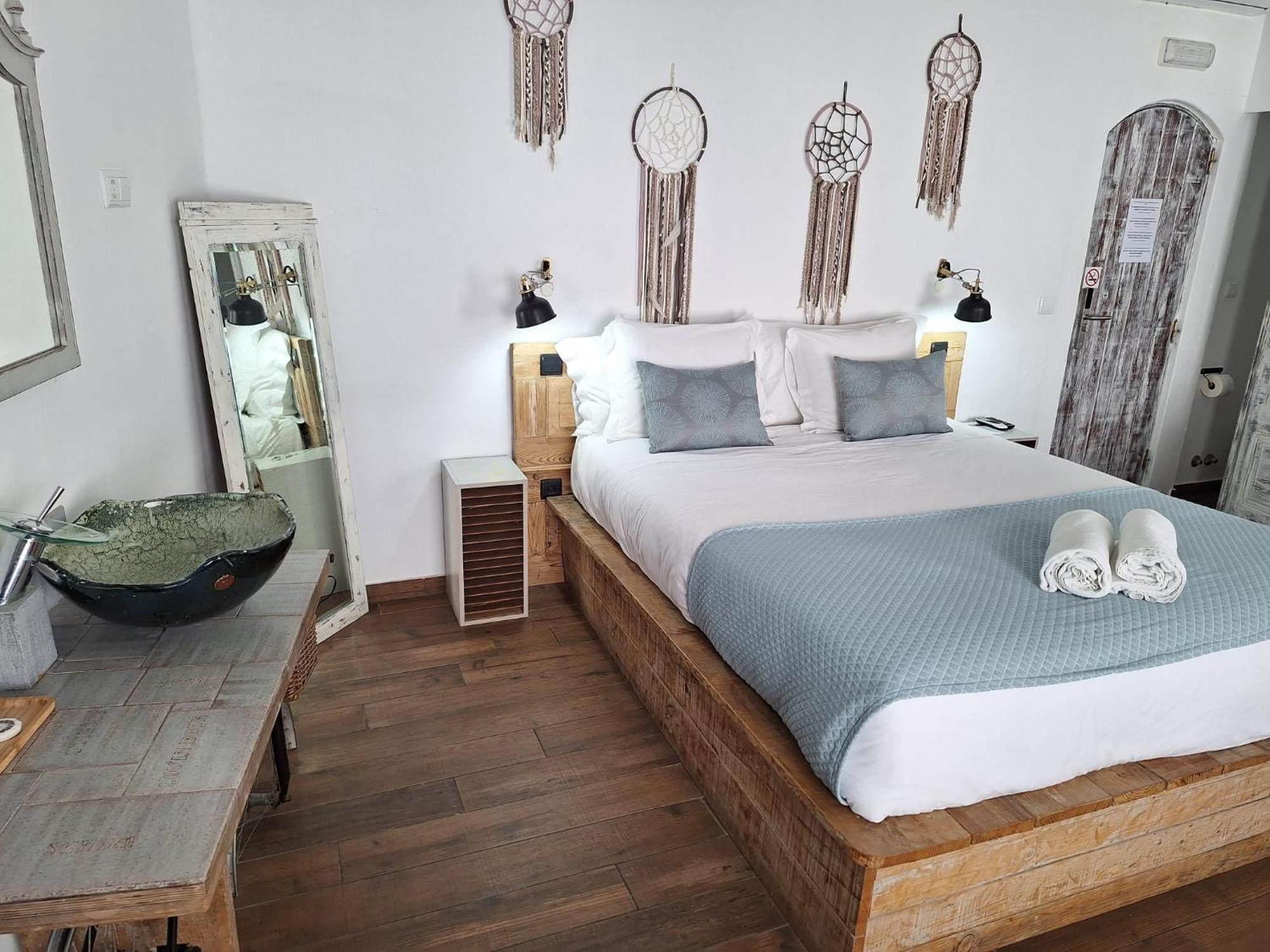 Deluxe King Room,1603760141:JPEG