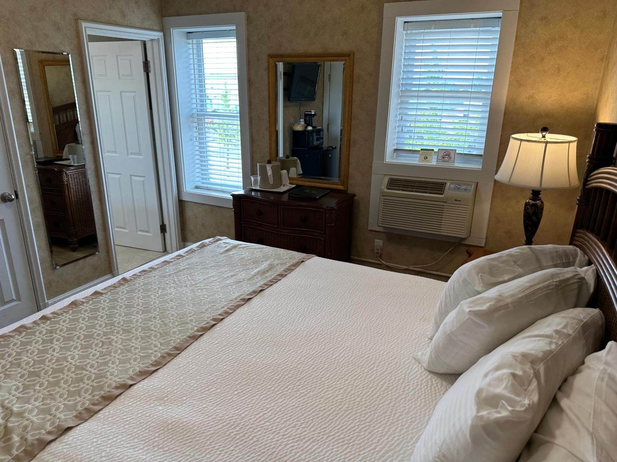 Deluxe King Suite,1607156913:JPEG