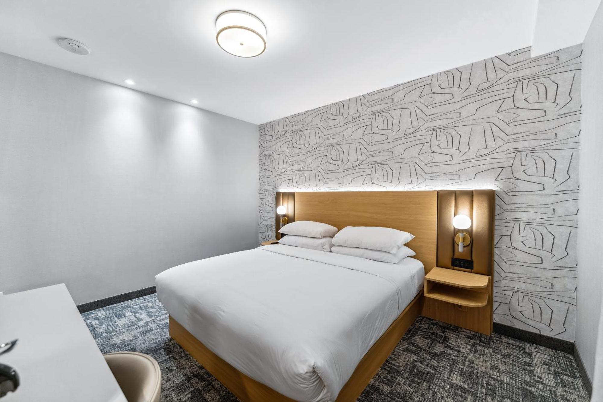 Standard King Room - Lobby Level- No View,1608783619:JPEG