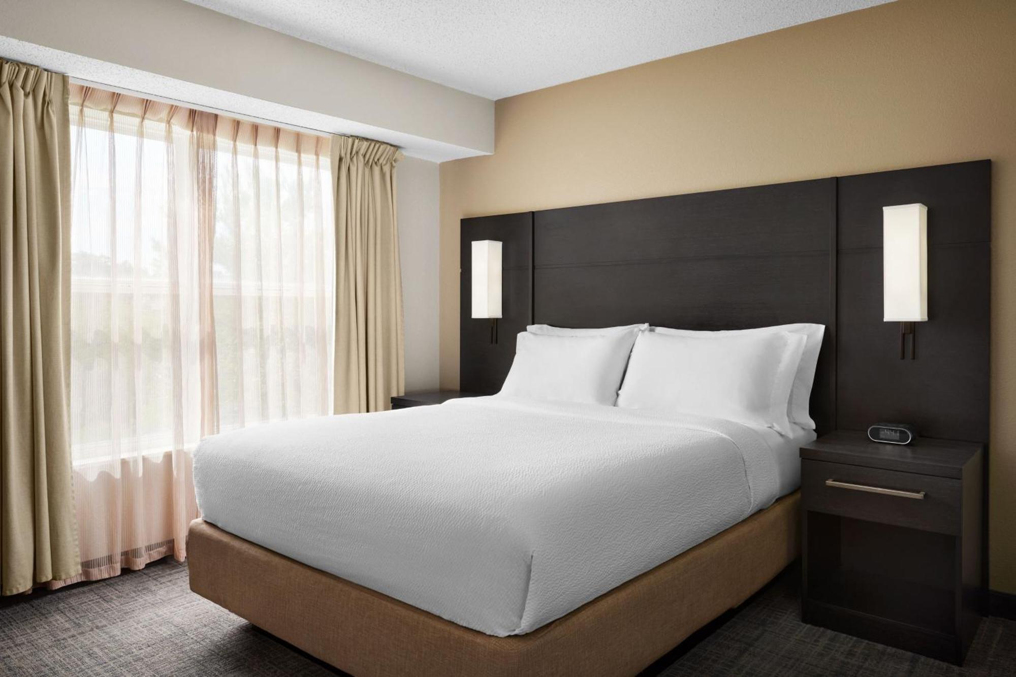 One-Bedroom Suite,1381209854:JPEG