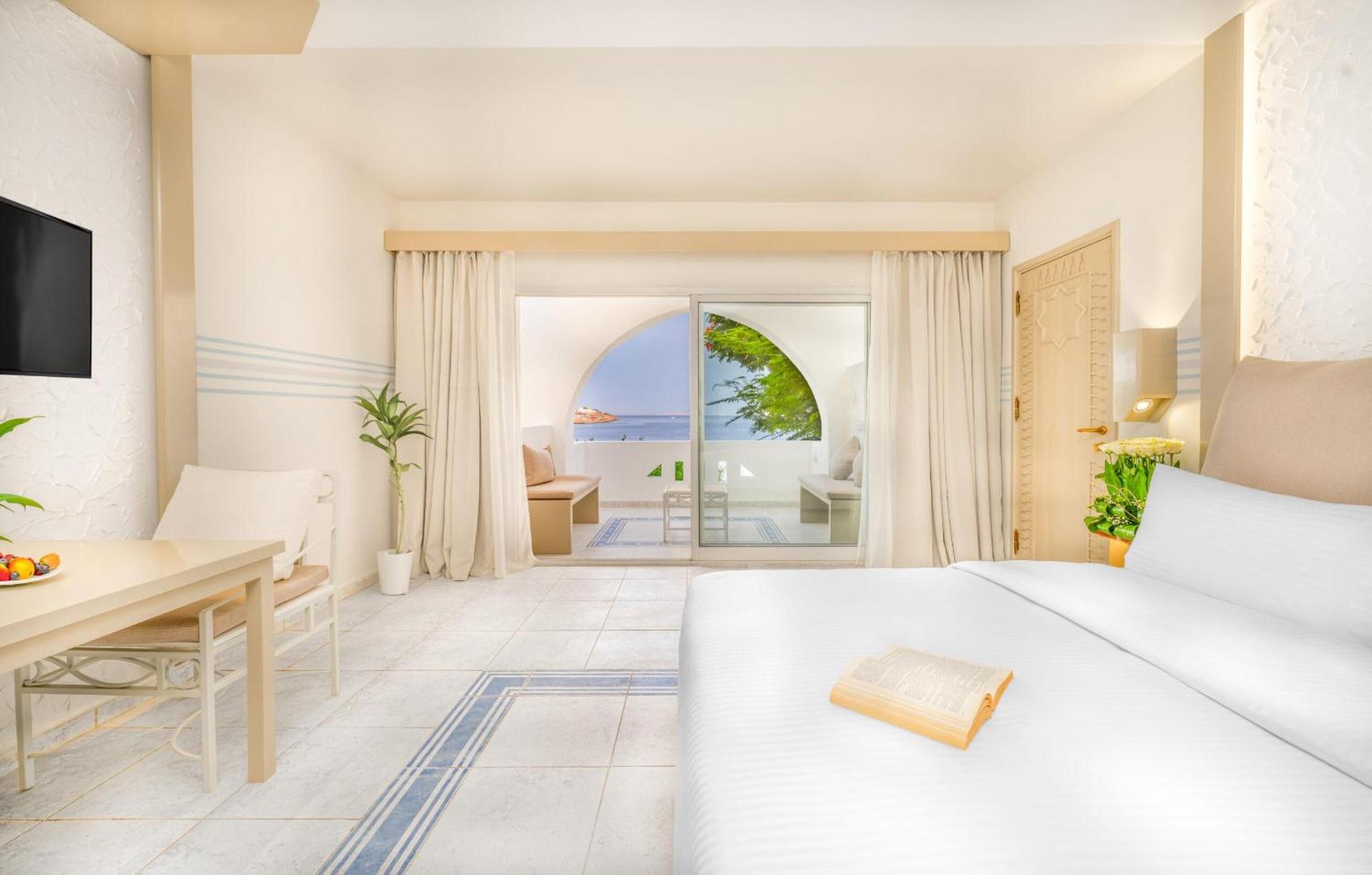 Aquamarine Queen or Twin Room - Beach Front,1615647031:JPEG