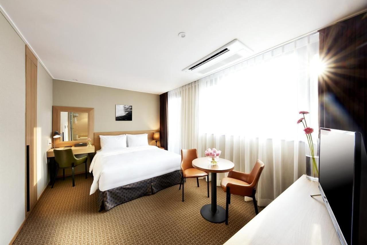 Double Room with Private Bathroom,1619715689:JPEG