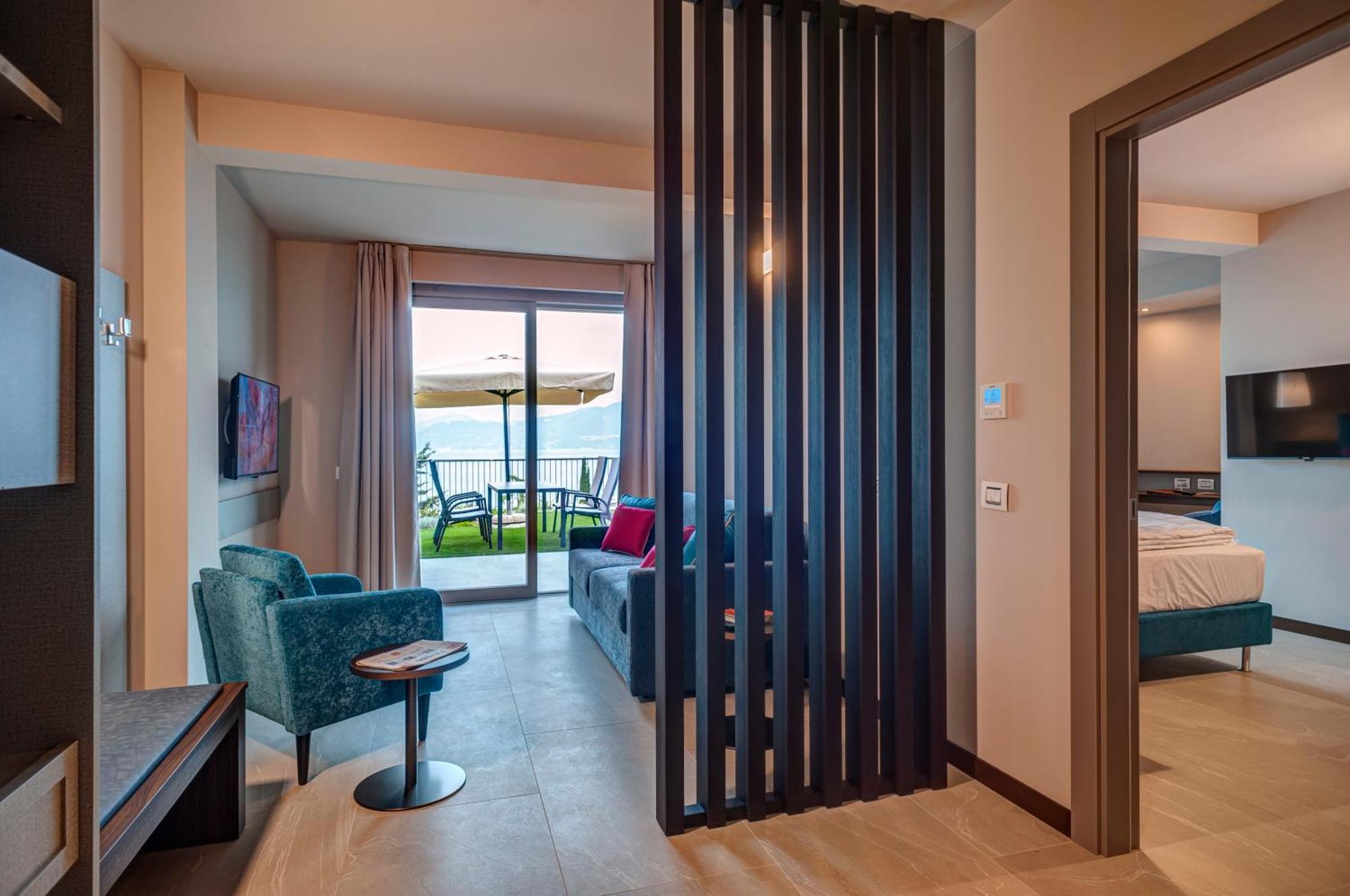 Suite with Terrace and Lake View,1619747796:JPEG