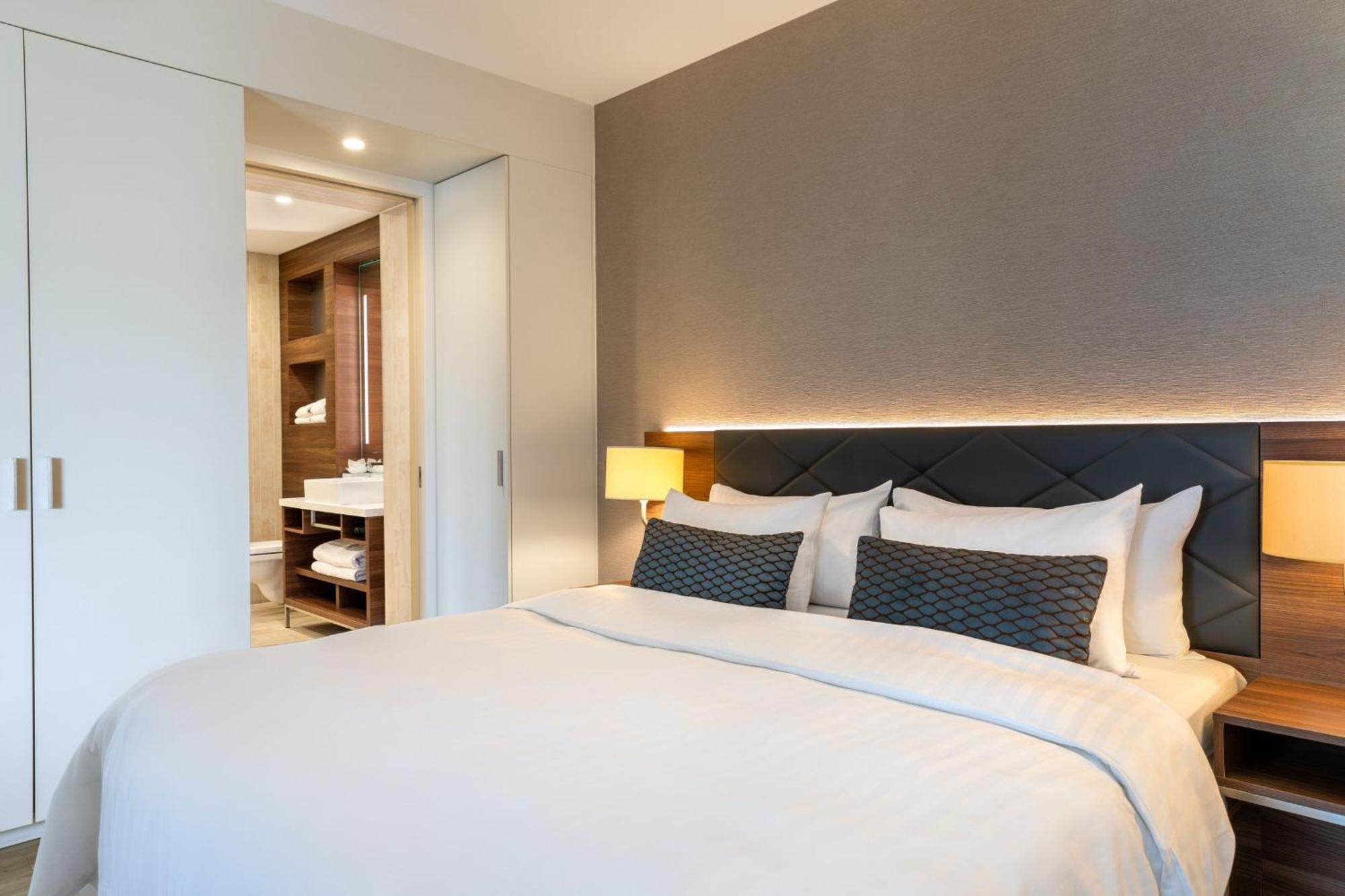 One Bedroom Suite with 1 Kingsize Bed and Sofabed,1619778980:JPEG