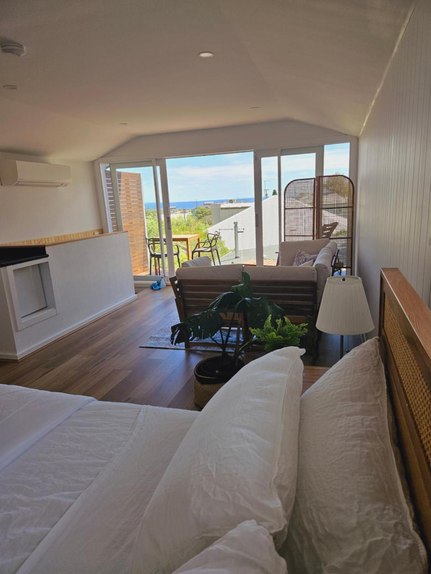 One-Bedroom Apartment Treetop Studio,1620599984:JPEG