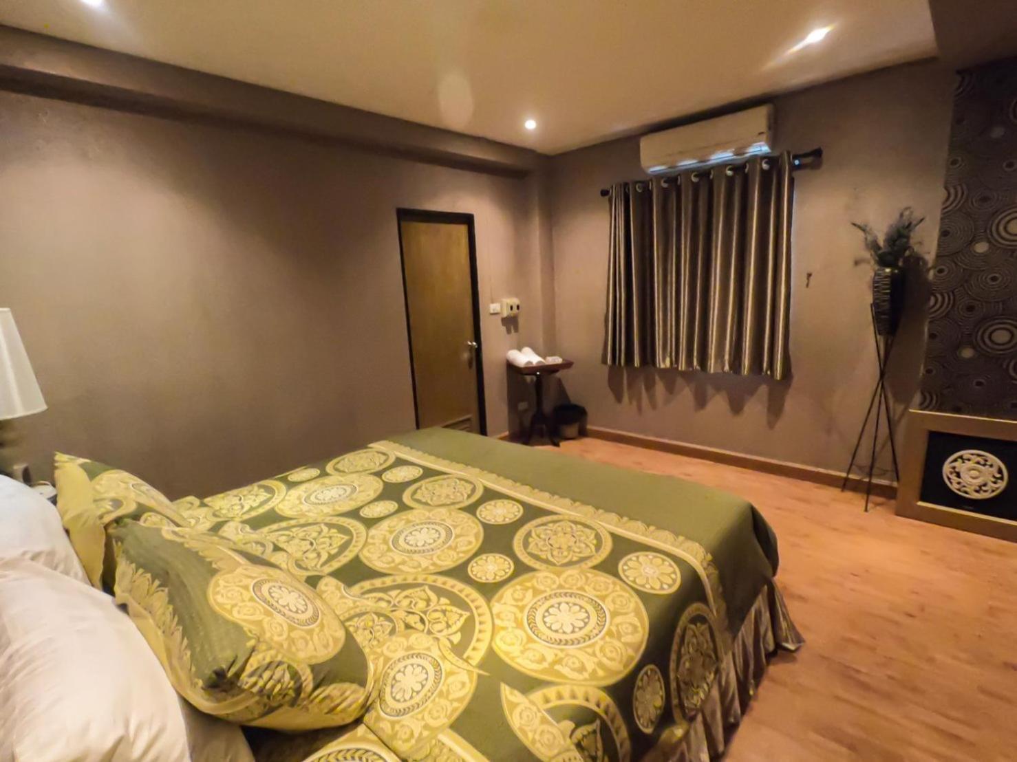 Deluxe King Room,1620989945:JPEG