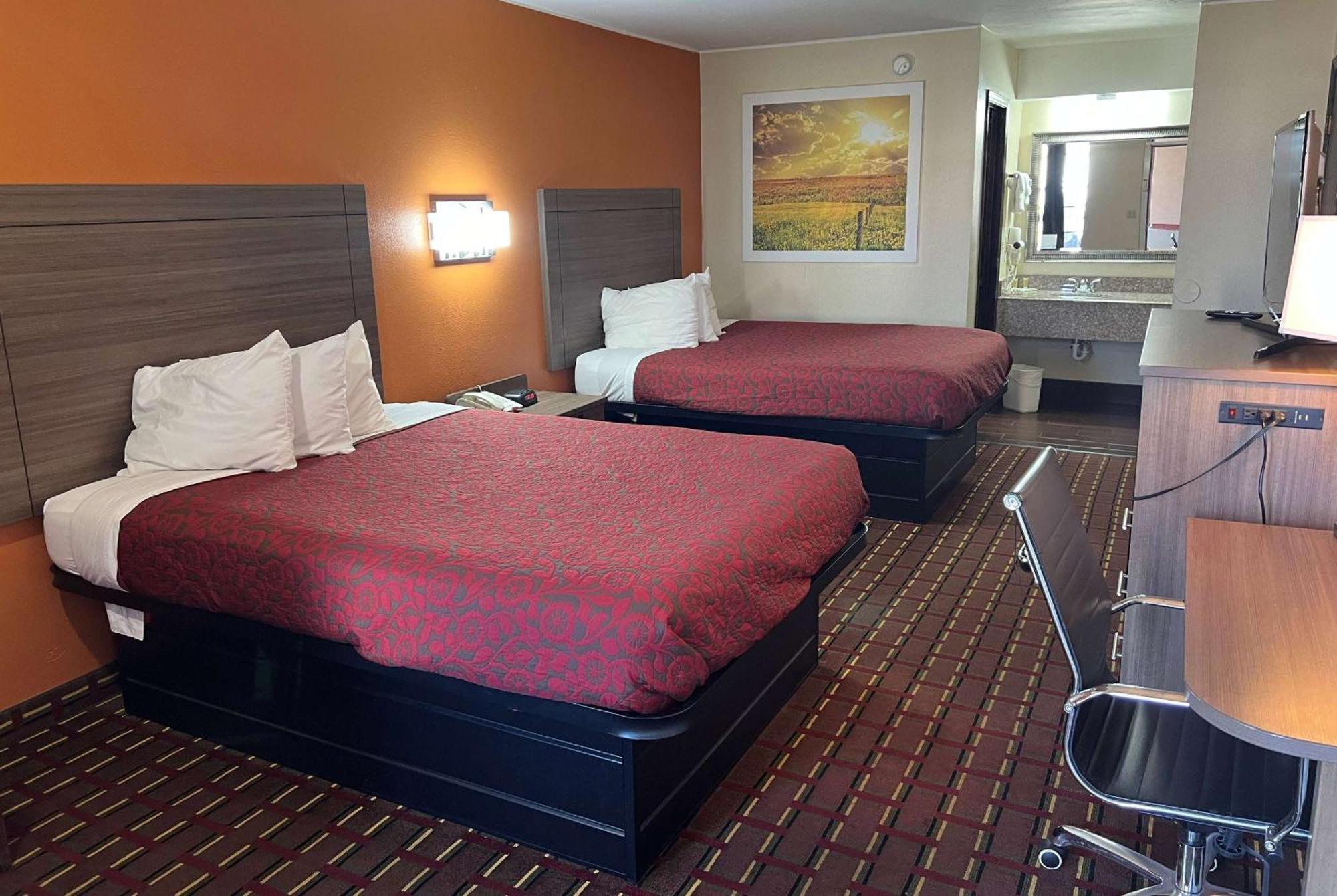 Queen Room with Two Queen Beds - Non-Smoking,1623671347:JPEG