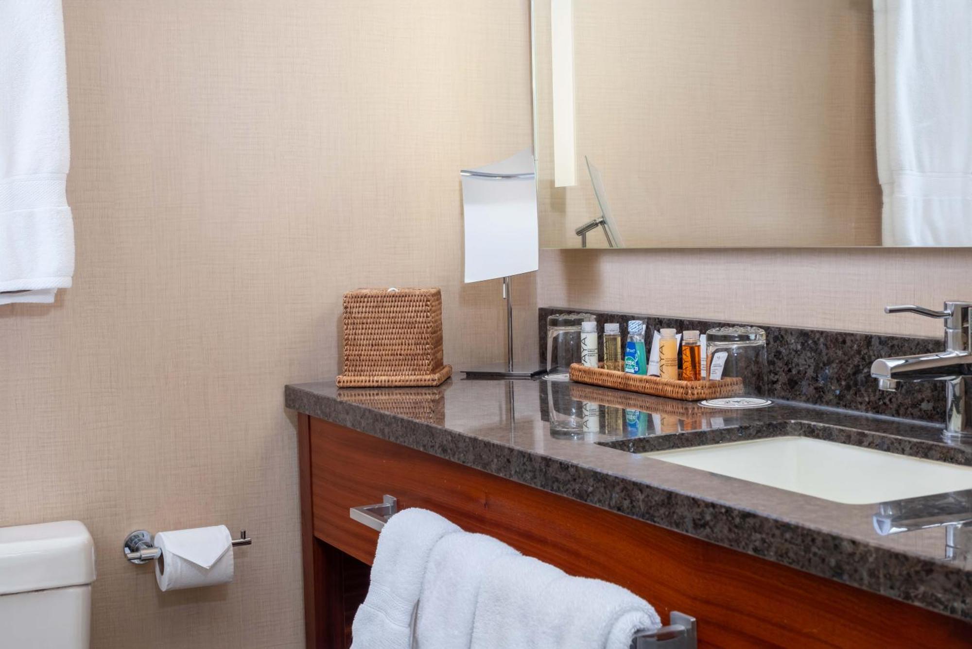 Hoku Studio Double Queen Suite