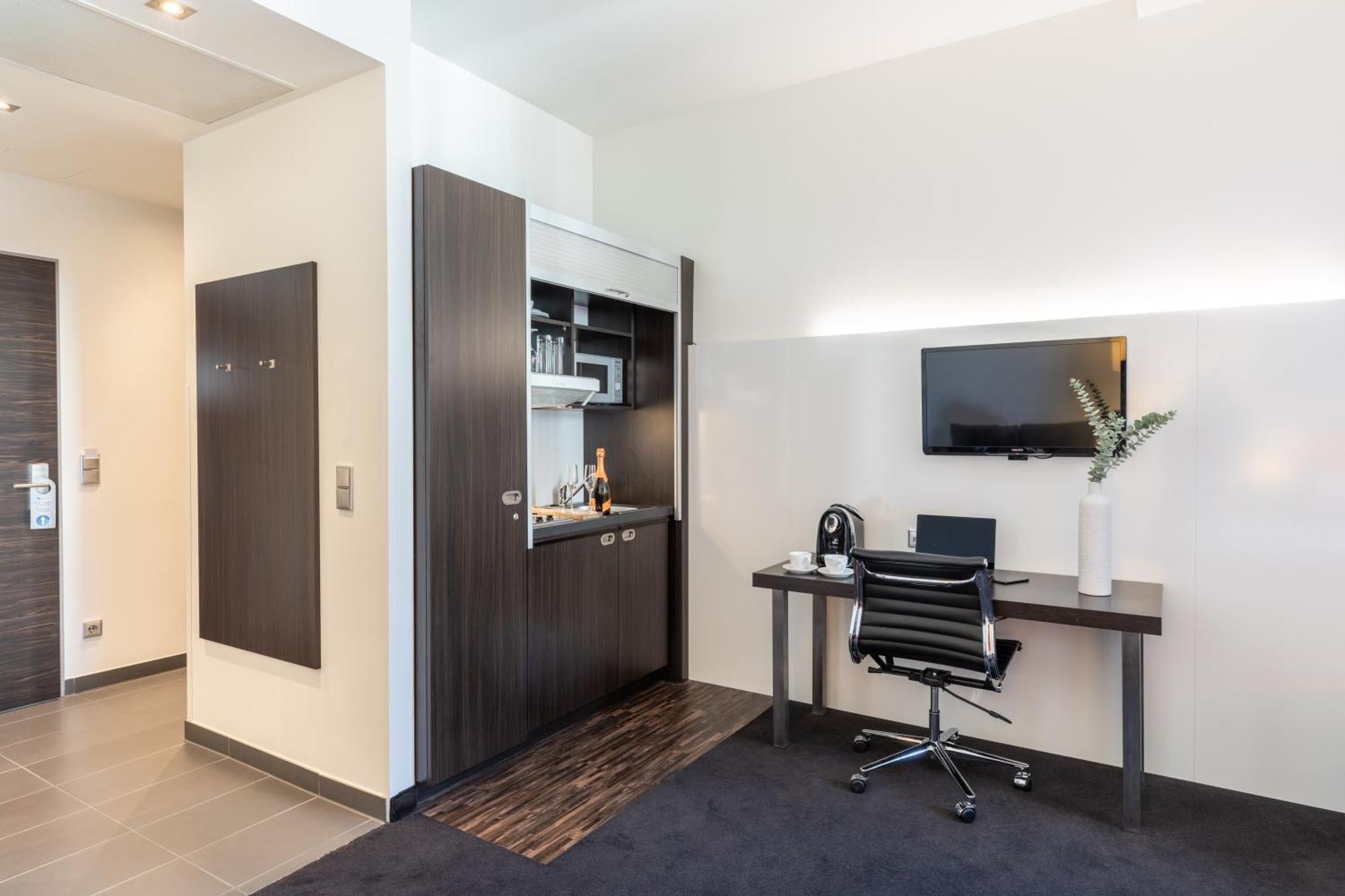 Premium Queen Room Kitchenette,1631566919:JPEG