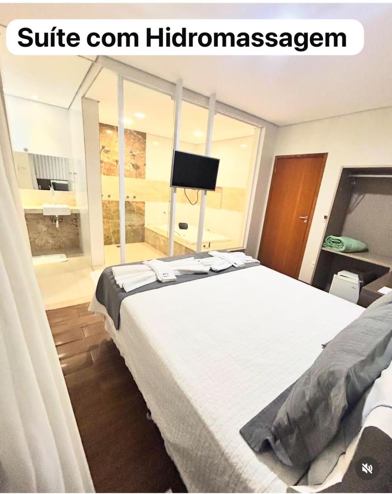 Deluxe Suite Spa Bath