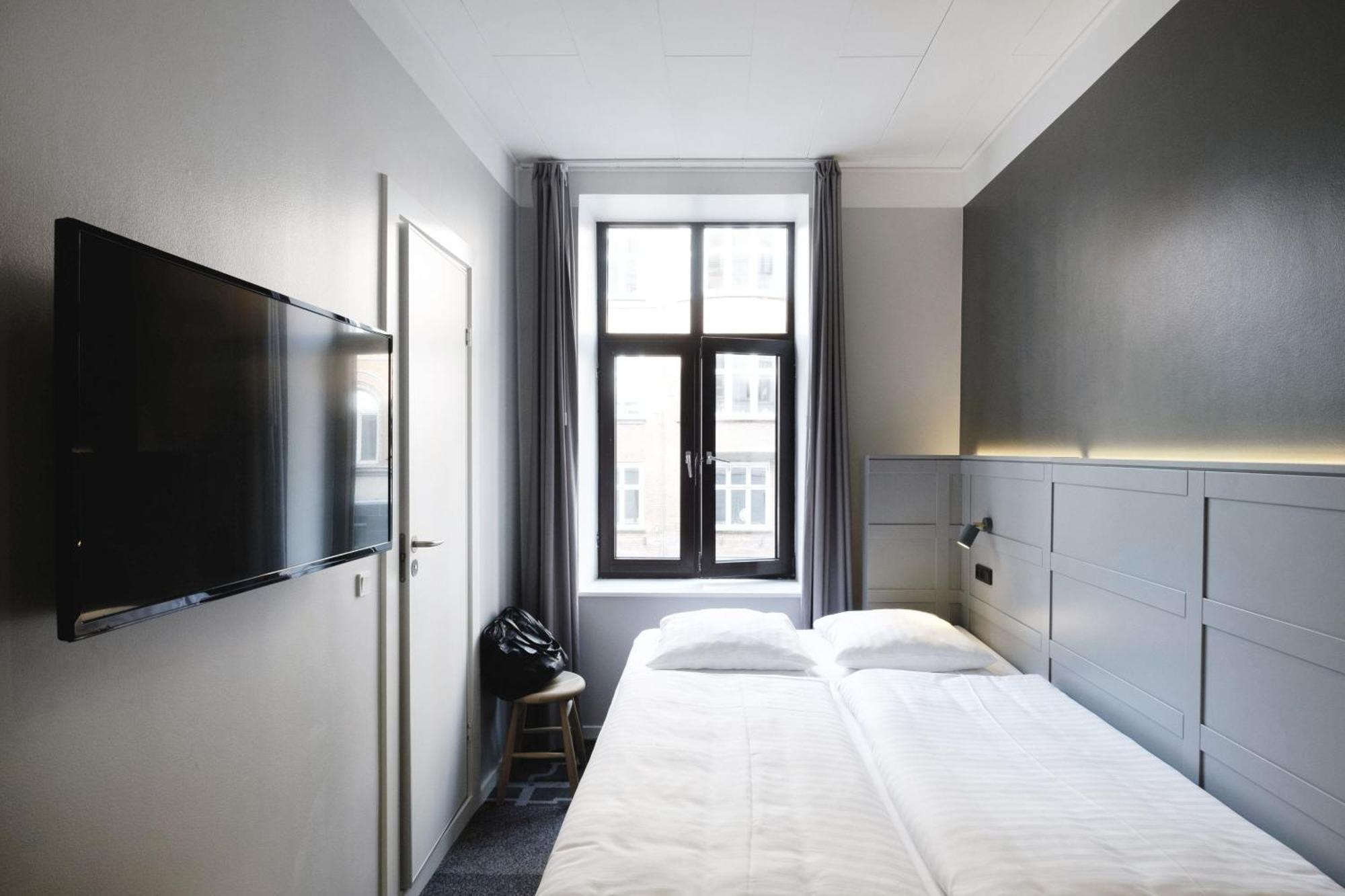 Efficient Double Room with Double Bed,1630872676:JPEG