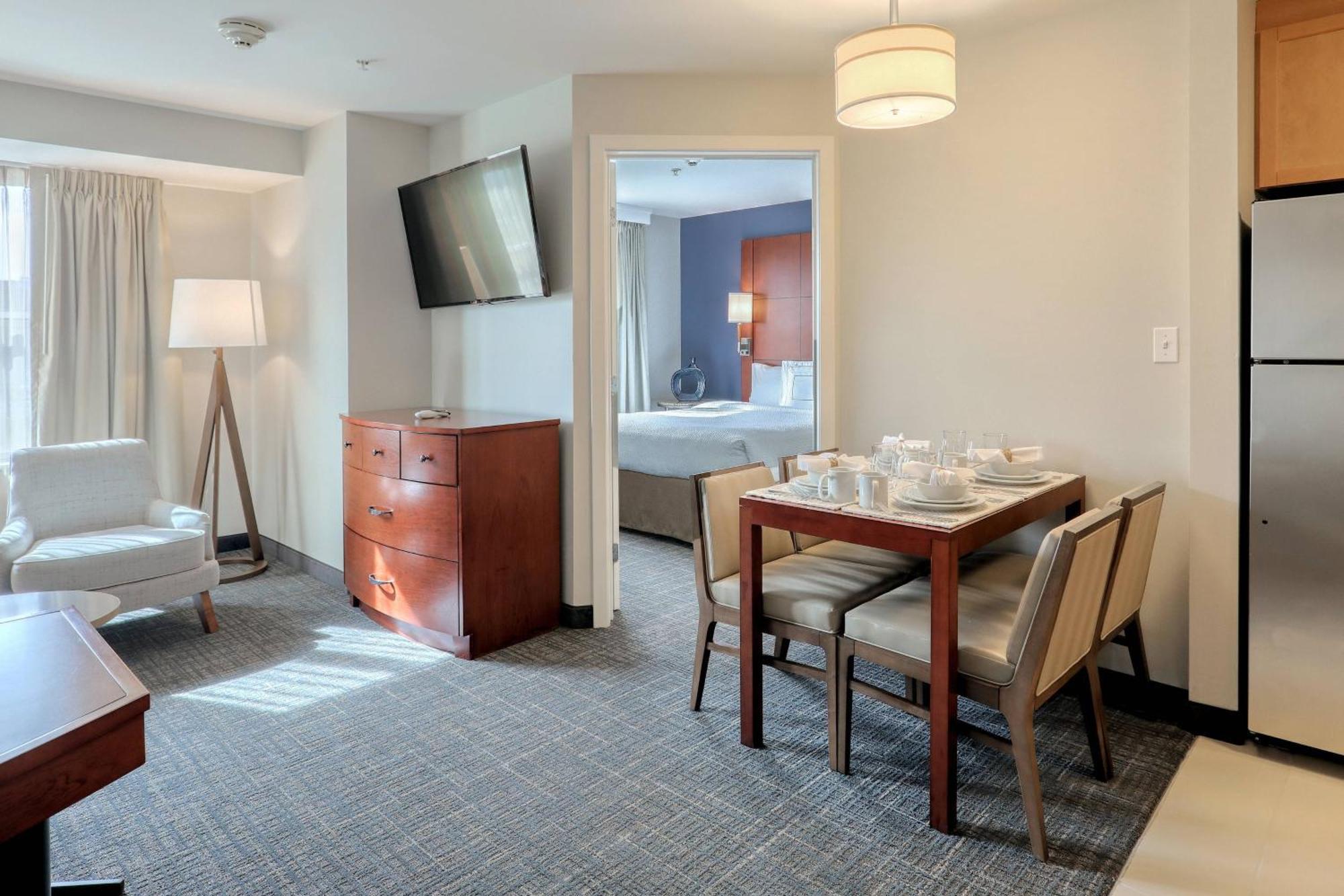 Two-Bedroom Suite,1633004424:JPEG