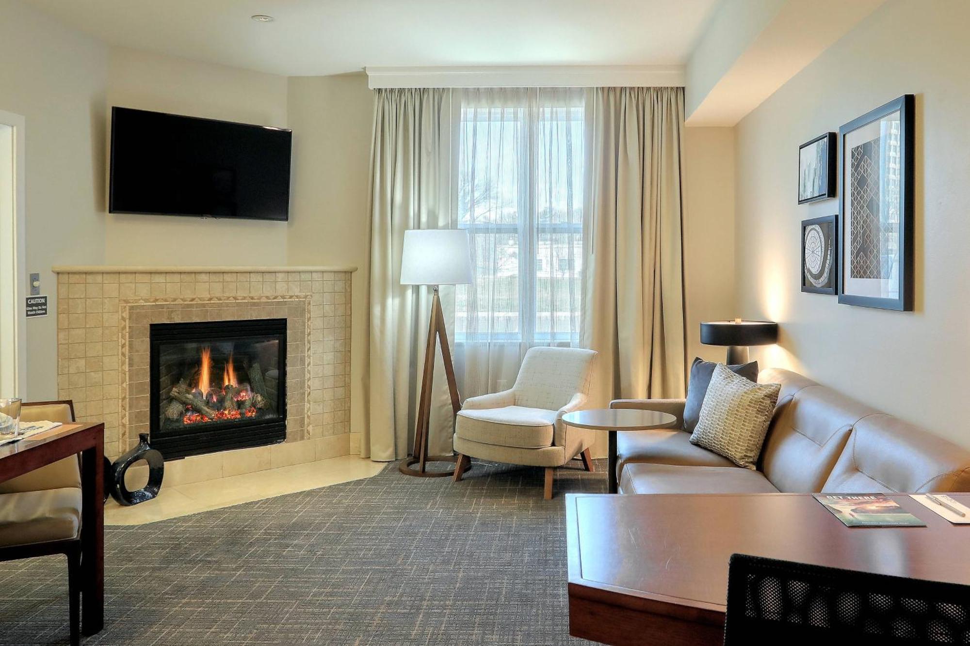 One-Bedroom Suite Sofa Bed,1633004422:JPEG