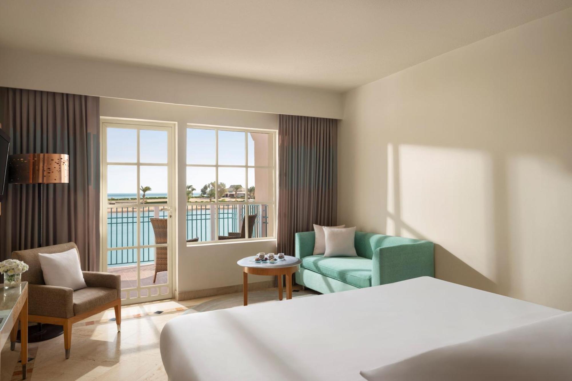 Deluxe King Room with Lagoon View,1643761832:JPEG