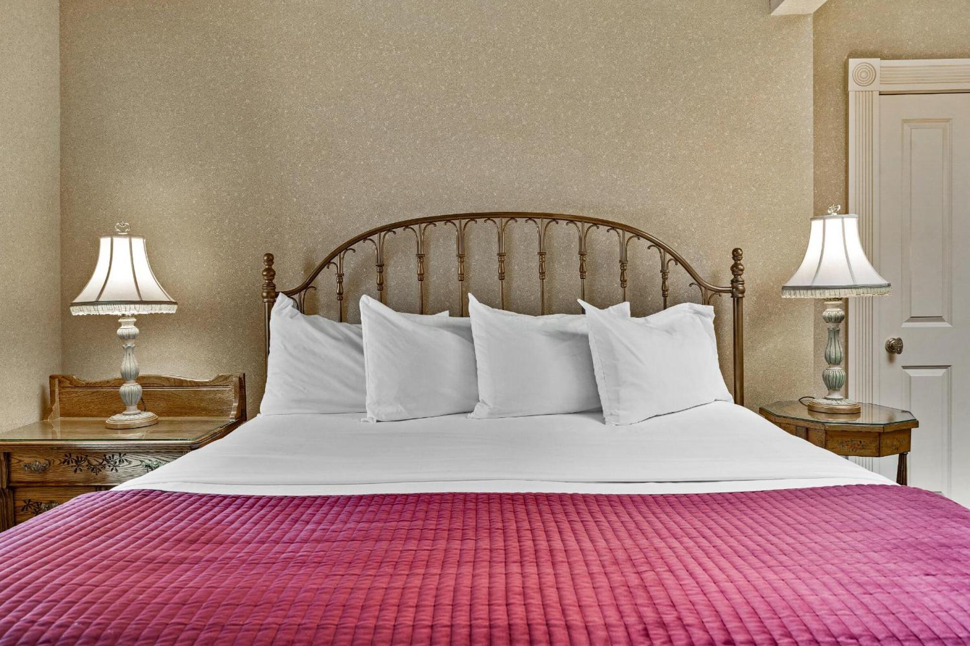 Superior King Suite,1641741248:JPEG