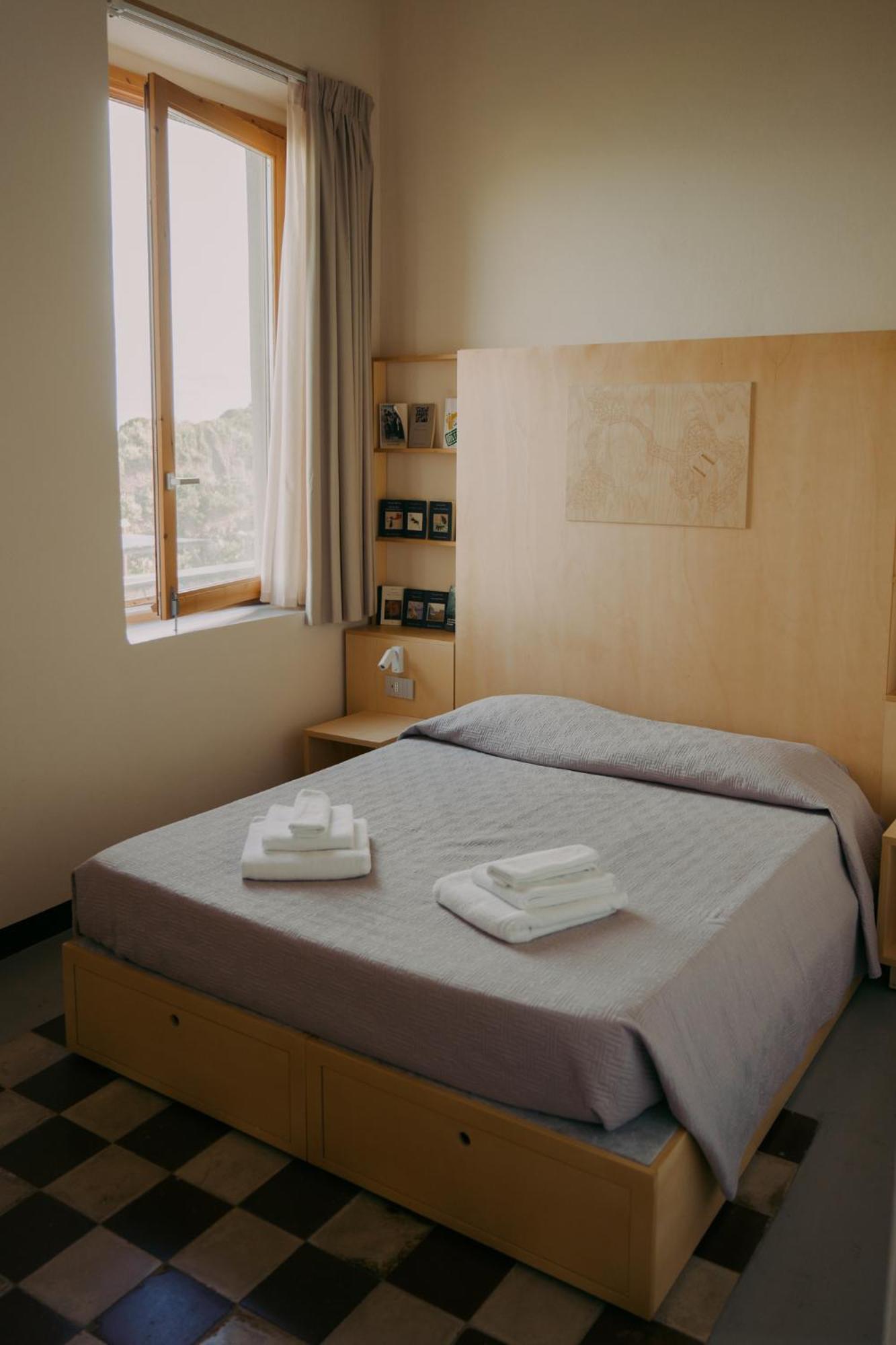 Standard Dreibettzimmer mit Meerblick