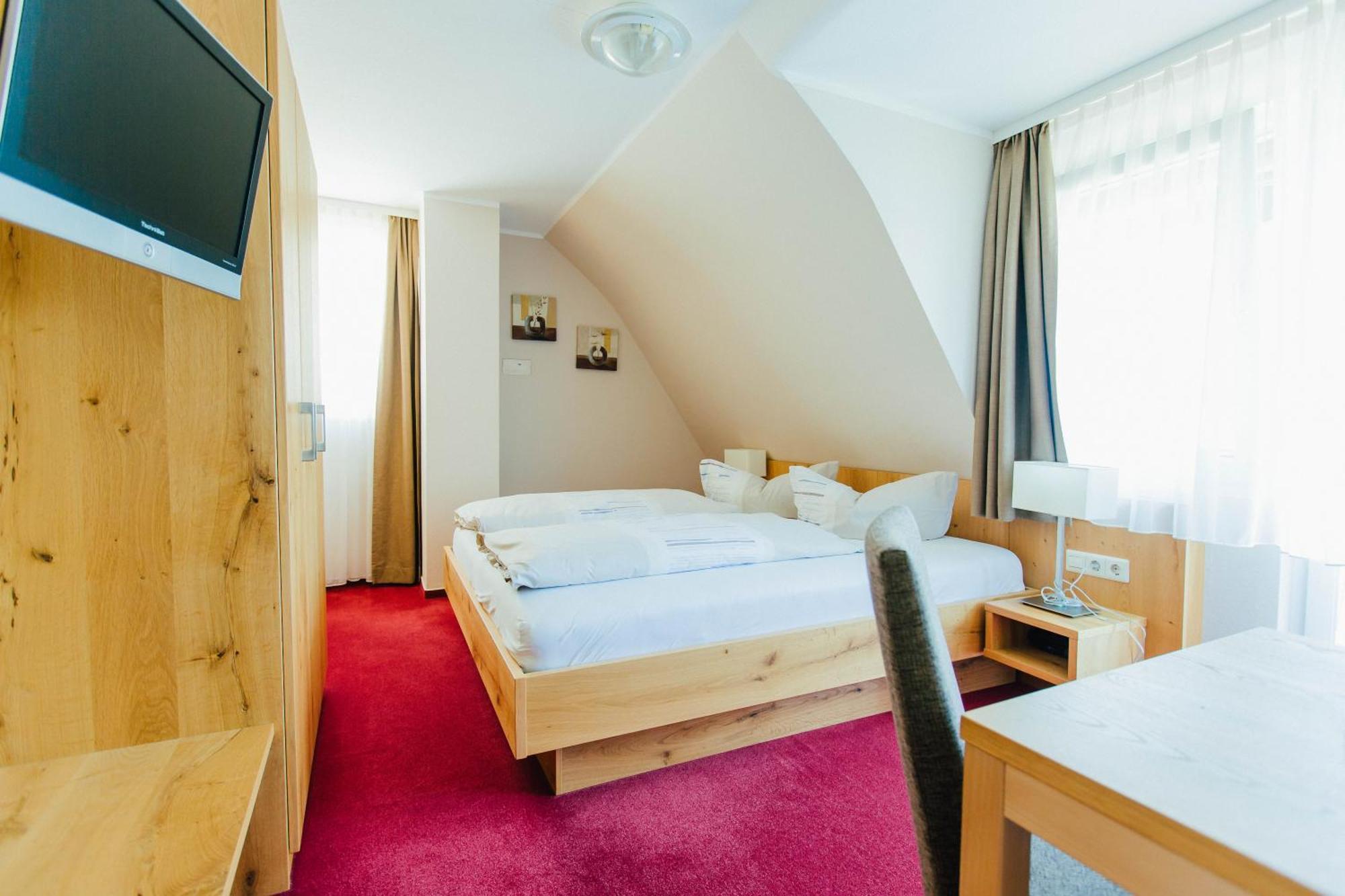 Deluxe Double Room with Side Sea View,1645399384:JPEG