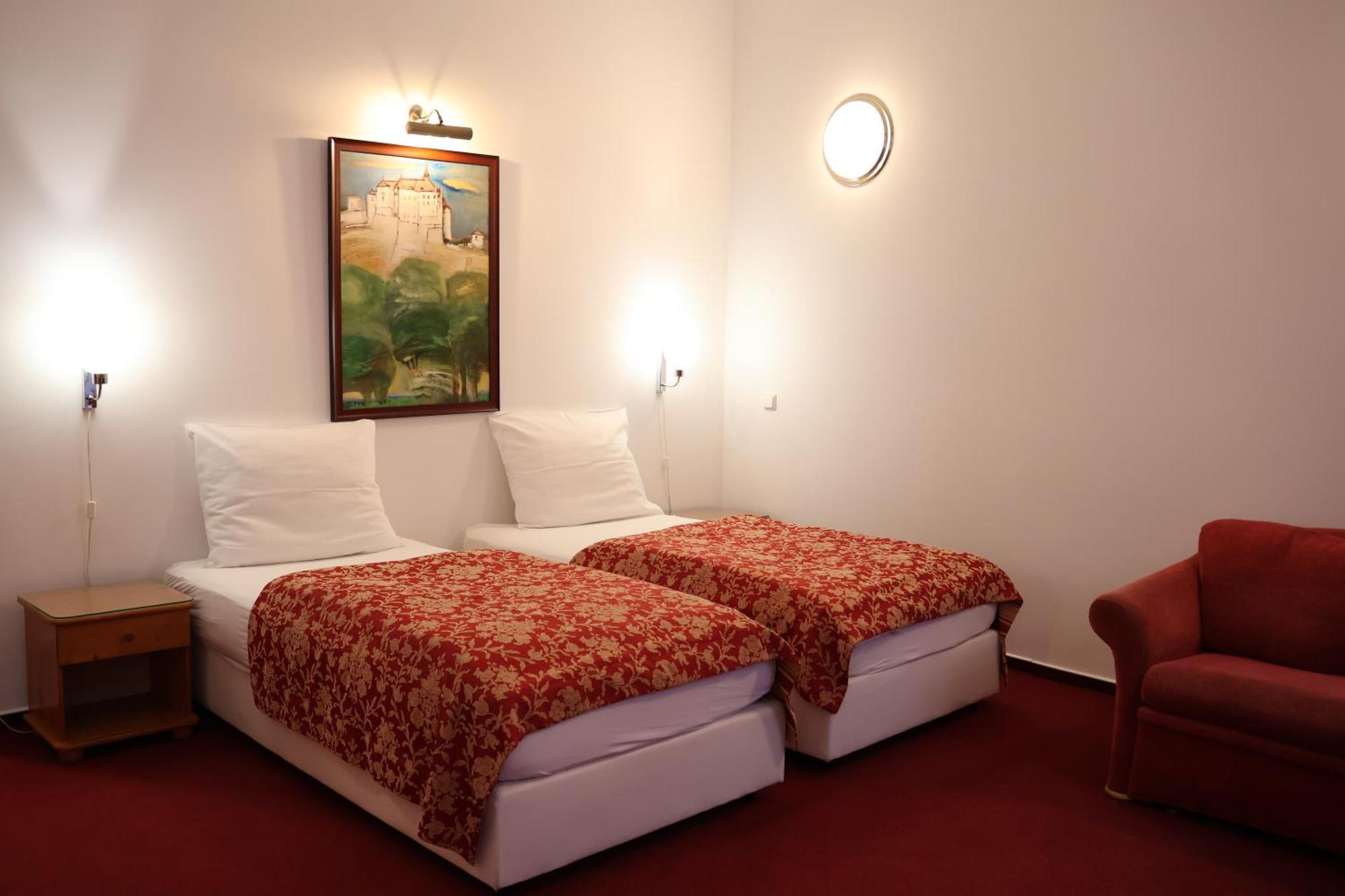 Twin Room,1646410241:JPEG