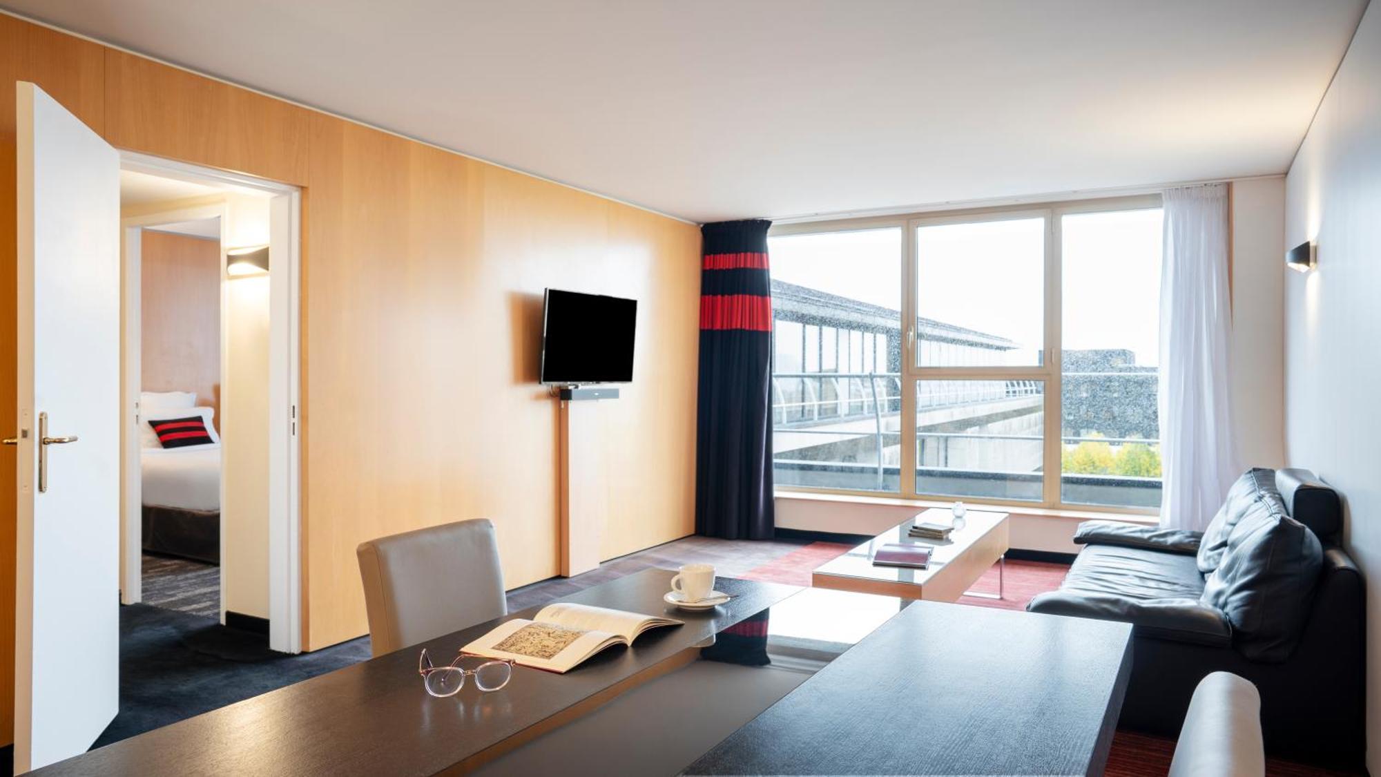 Deluxe One-Bedroom Suite,1658751760:JPEG