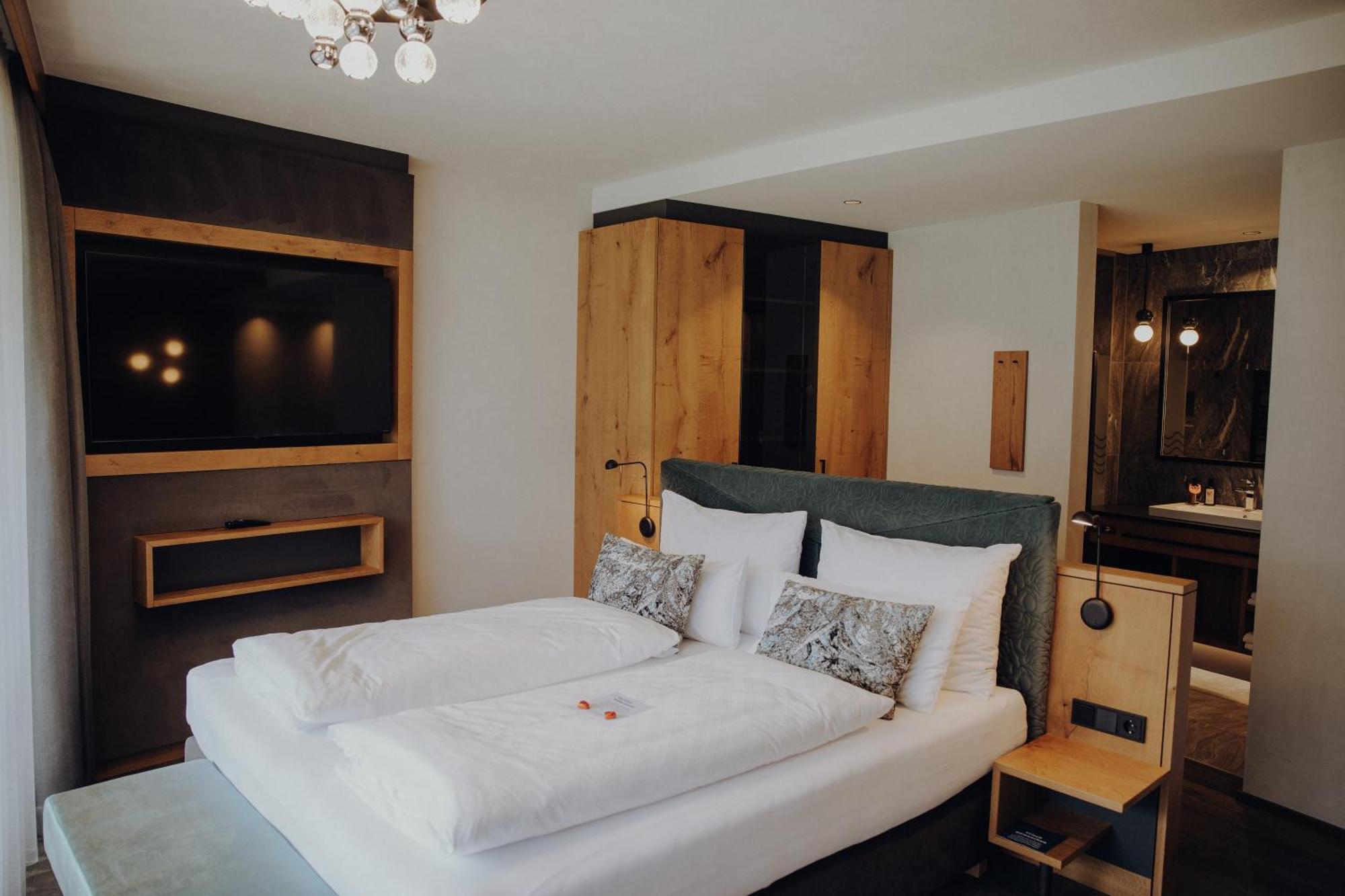 Junior Suite with Mountain View