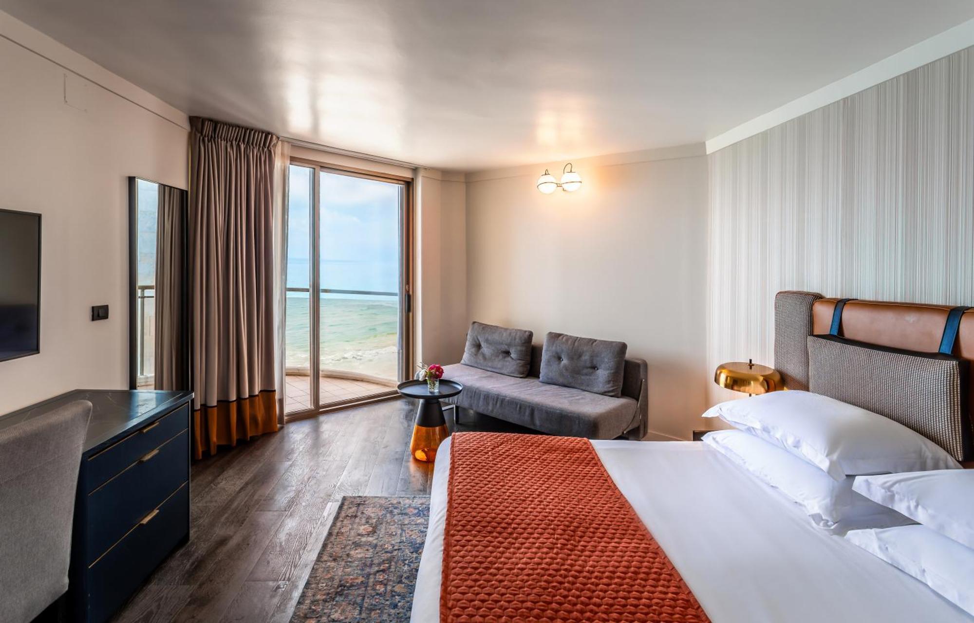 Deluxe Room with Balcony and Sea View,1681723323:JPEG