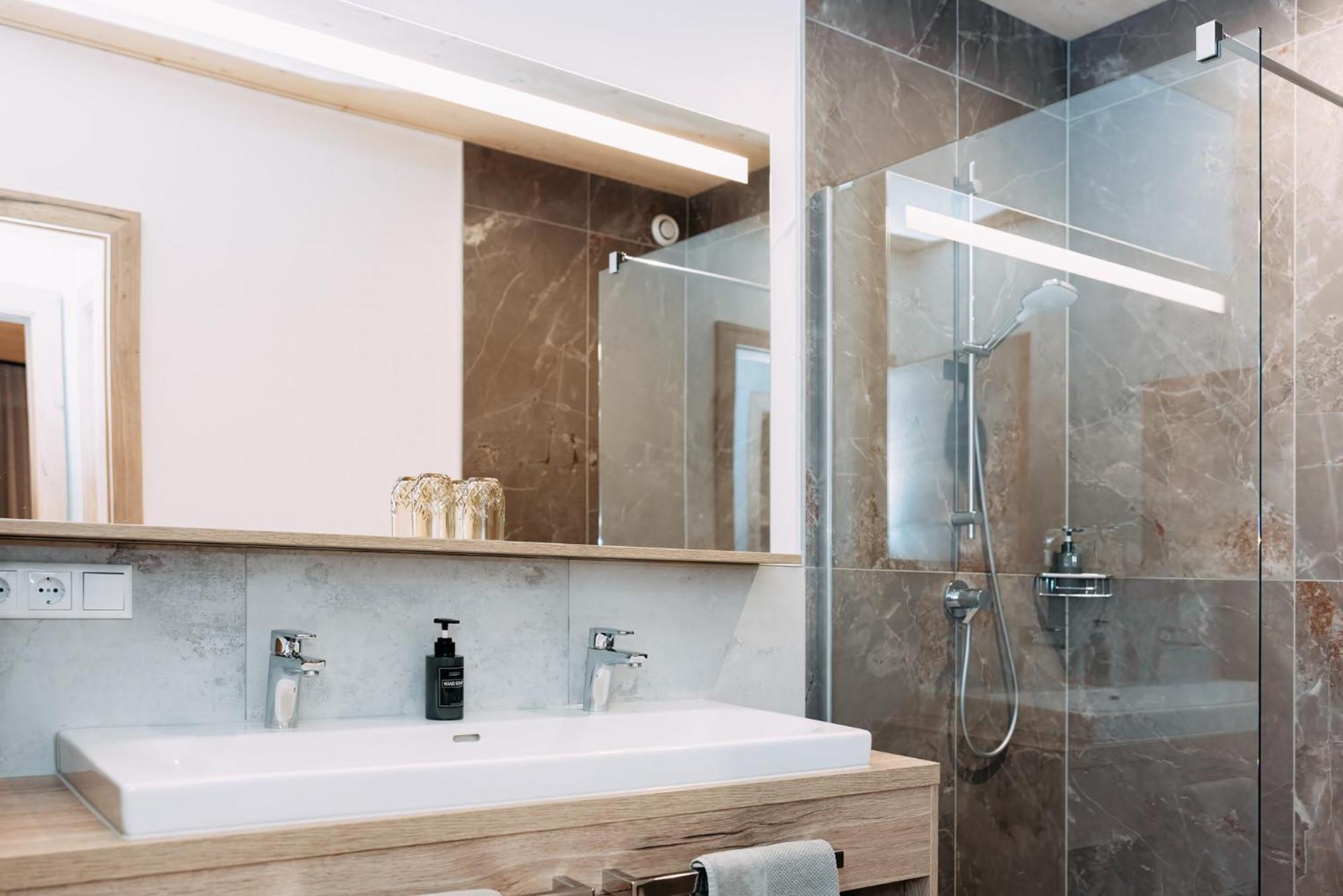 Two-Bedroom Suite,1683804012:JPEG